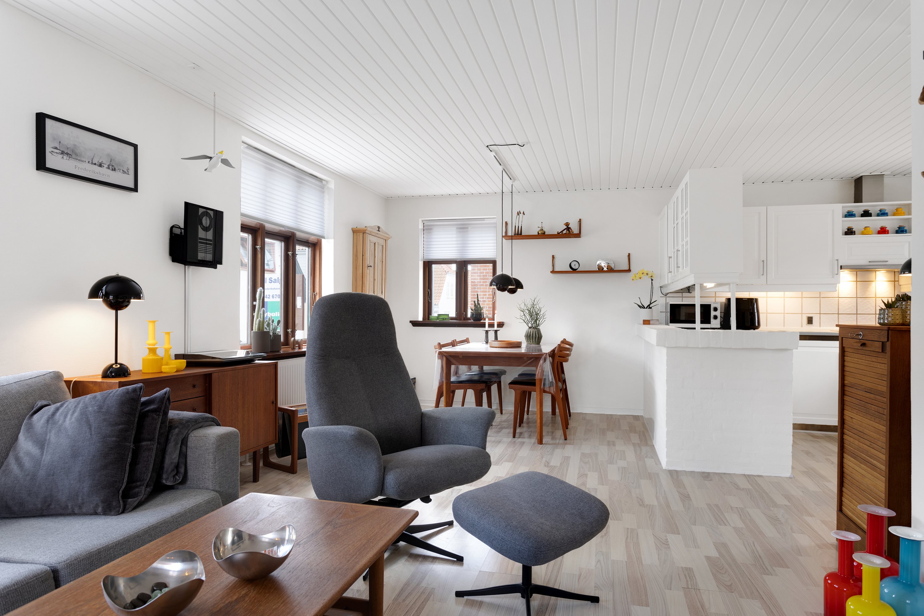 Fremhævet stue billede i fuldskærmstilstand. Billede af Elmevej 52, 9900 Frederikshavn
