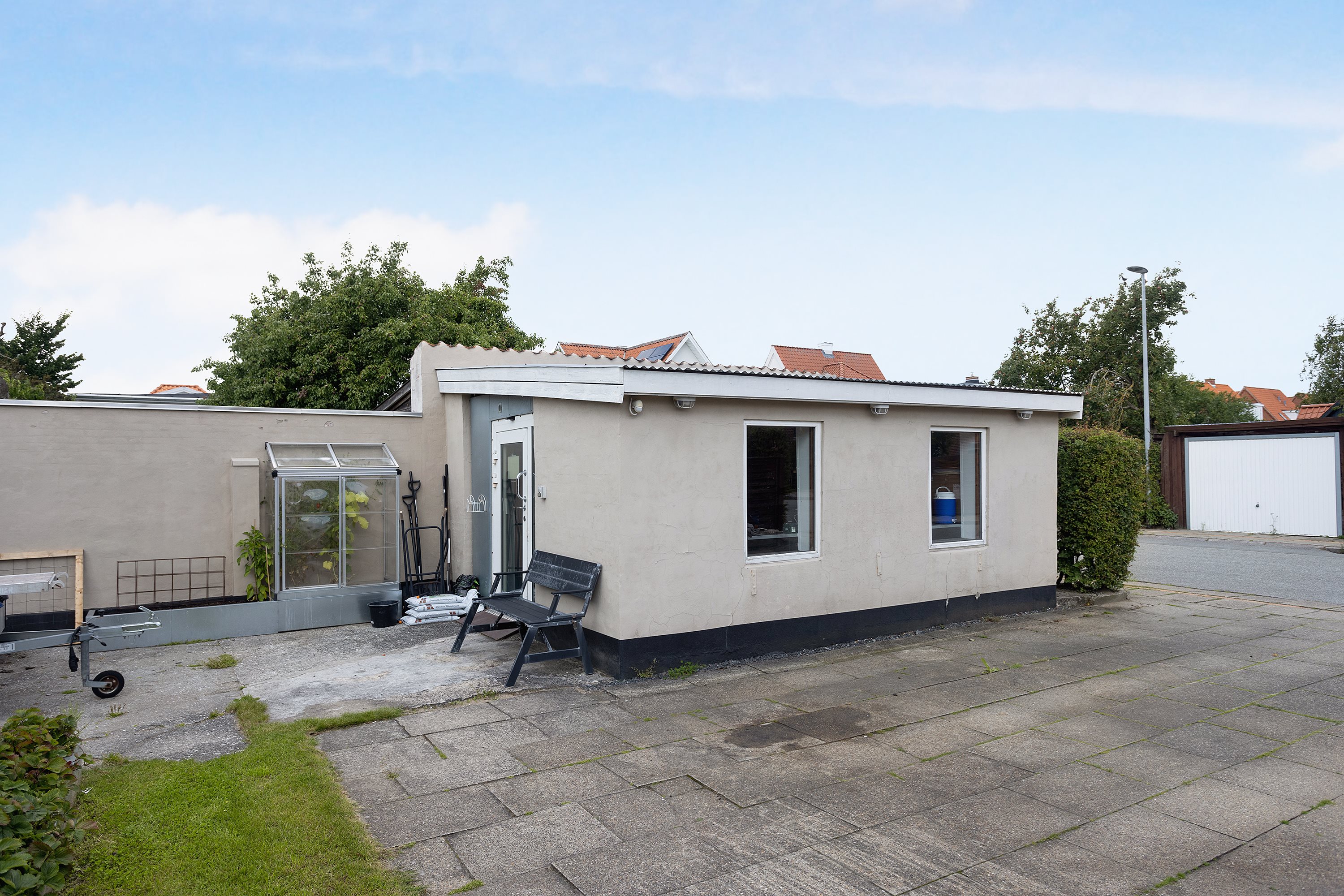 Fremhævet garage billede i fuldskærmstilstand. Billede af Elmevej 52, 9900 Frederikshavn