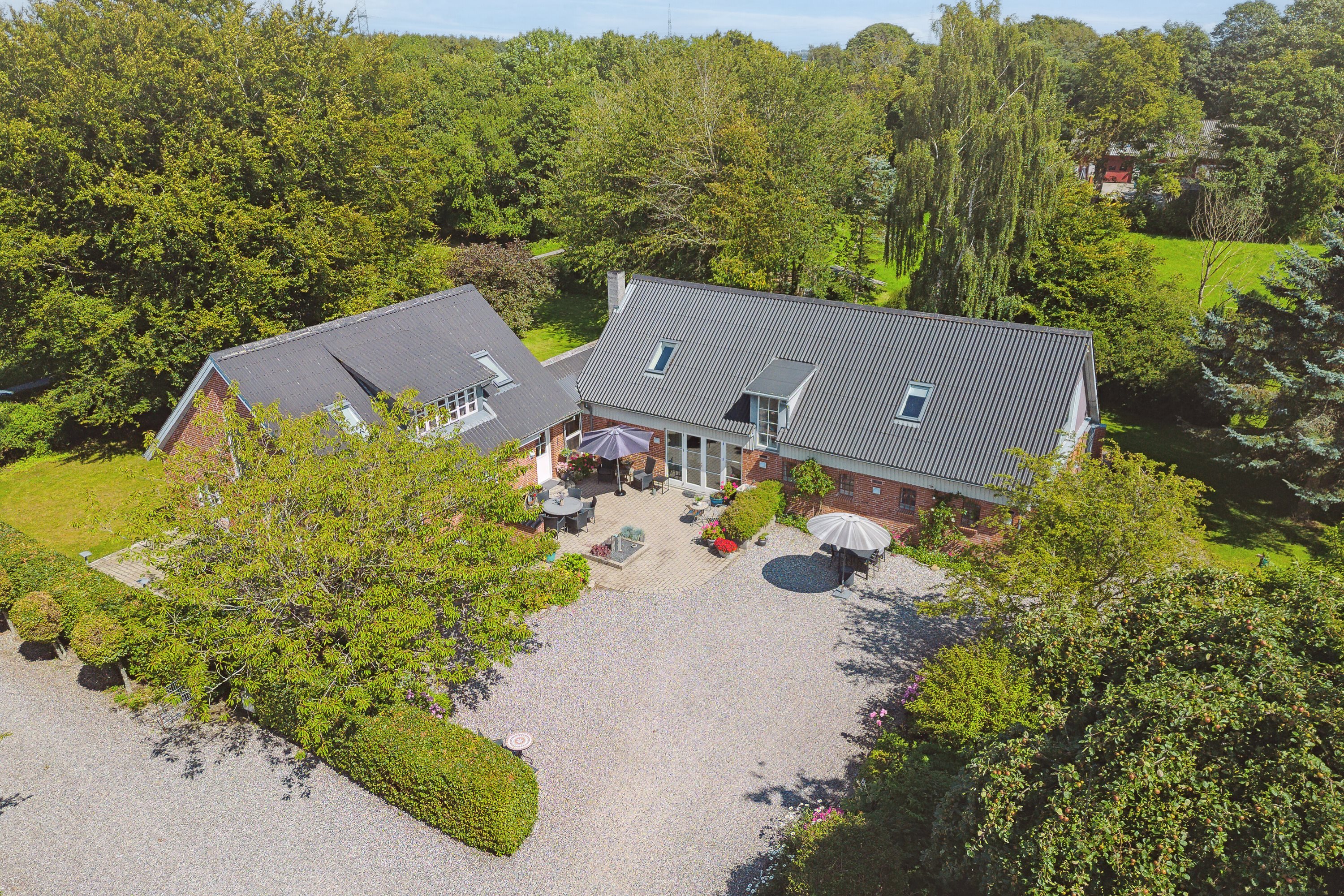 Fremhævet set fra vejen billede i fuldskærmstilstand. Billede af Hæstvej 55, 8380 Trige