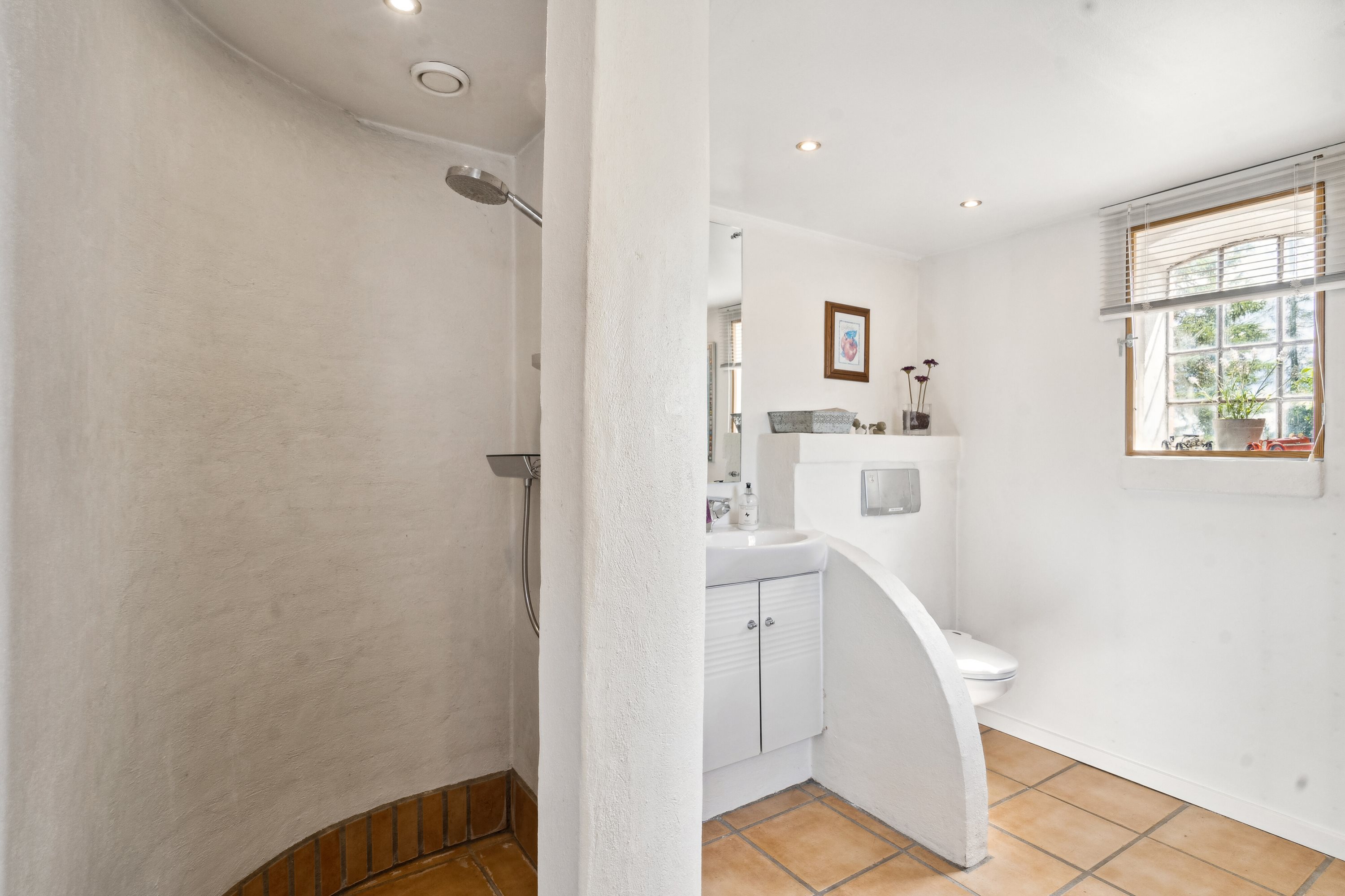 Fremhævet badeværelse billede i fuldskærmstilstand. Billede af Hæstvej 55, 8380 Trige