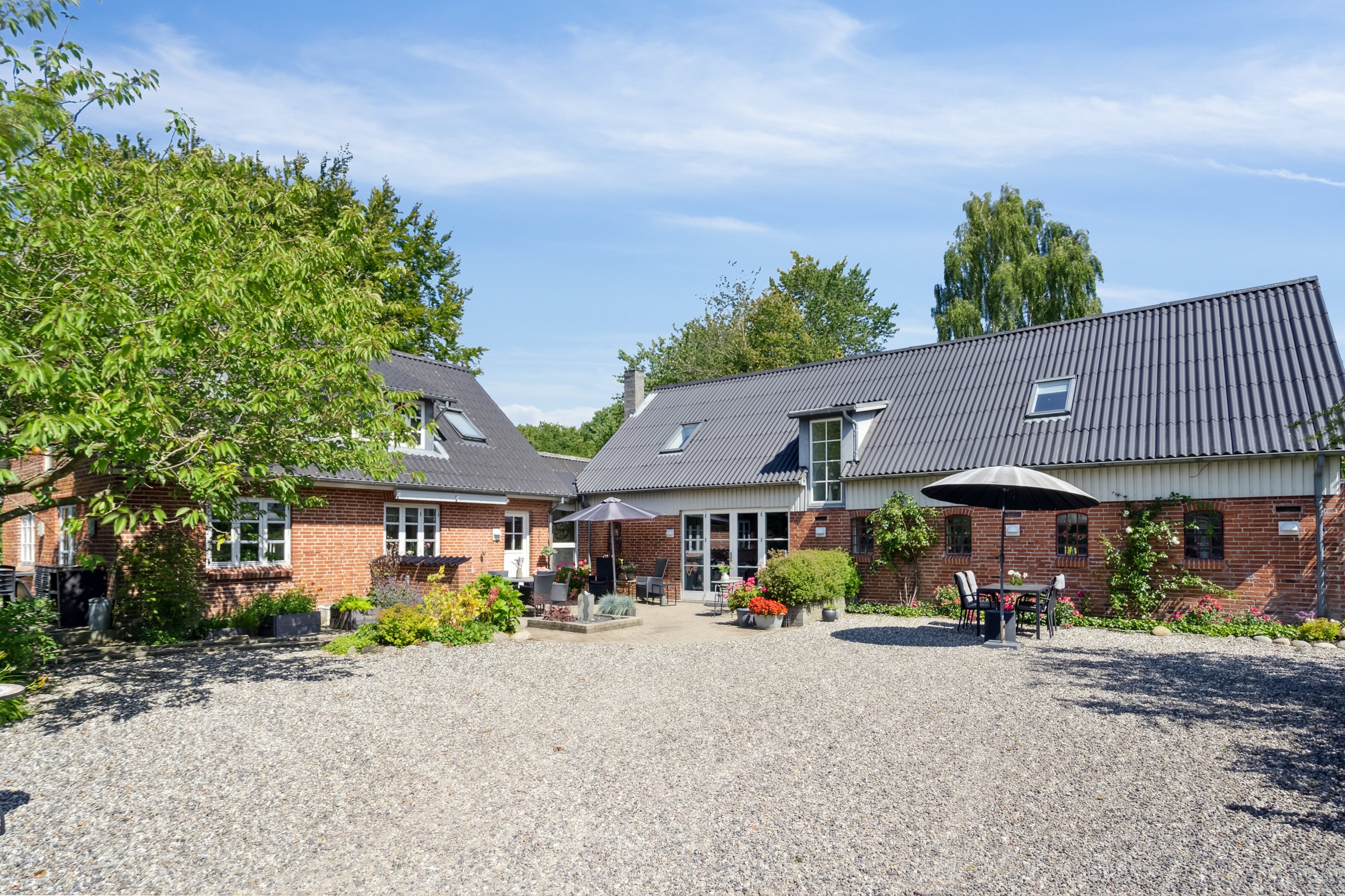 Miniaturebillede 1: facade. Billede af Hæstvej 55, 8380 Trige