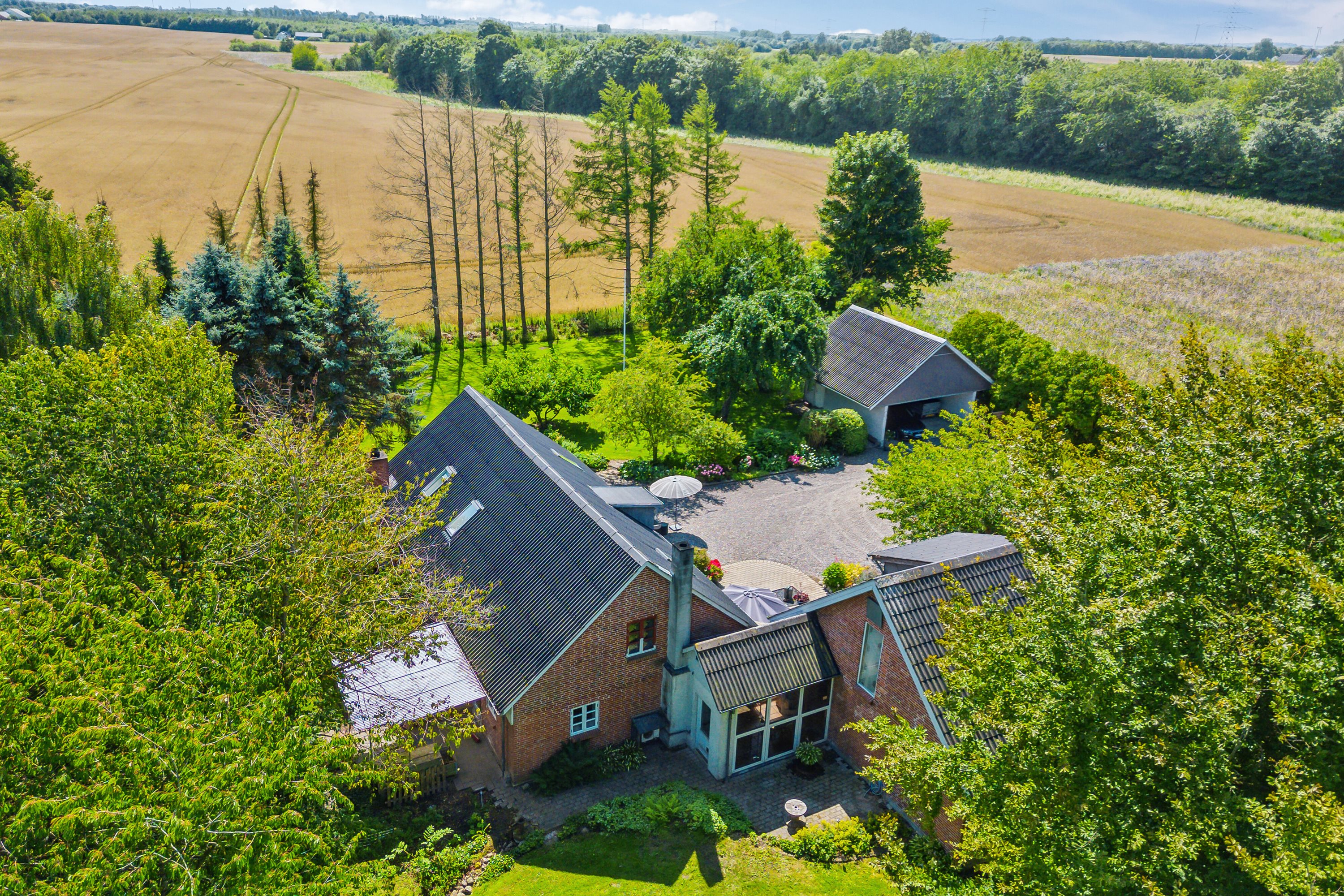 Fremhævet luftfoto billede i fuldskærmstilstand. Billede af Hæstvej 55, 8380 Trige