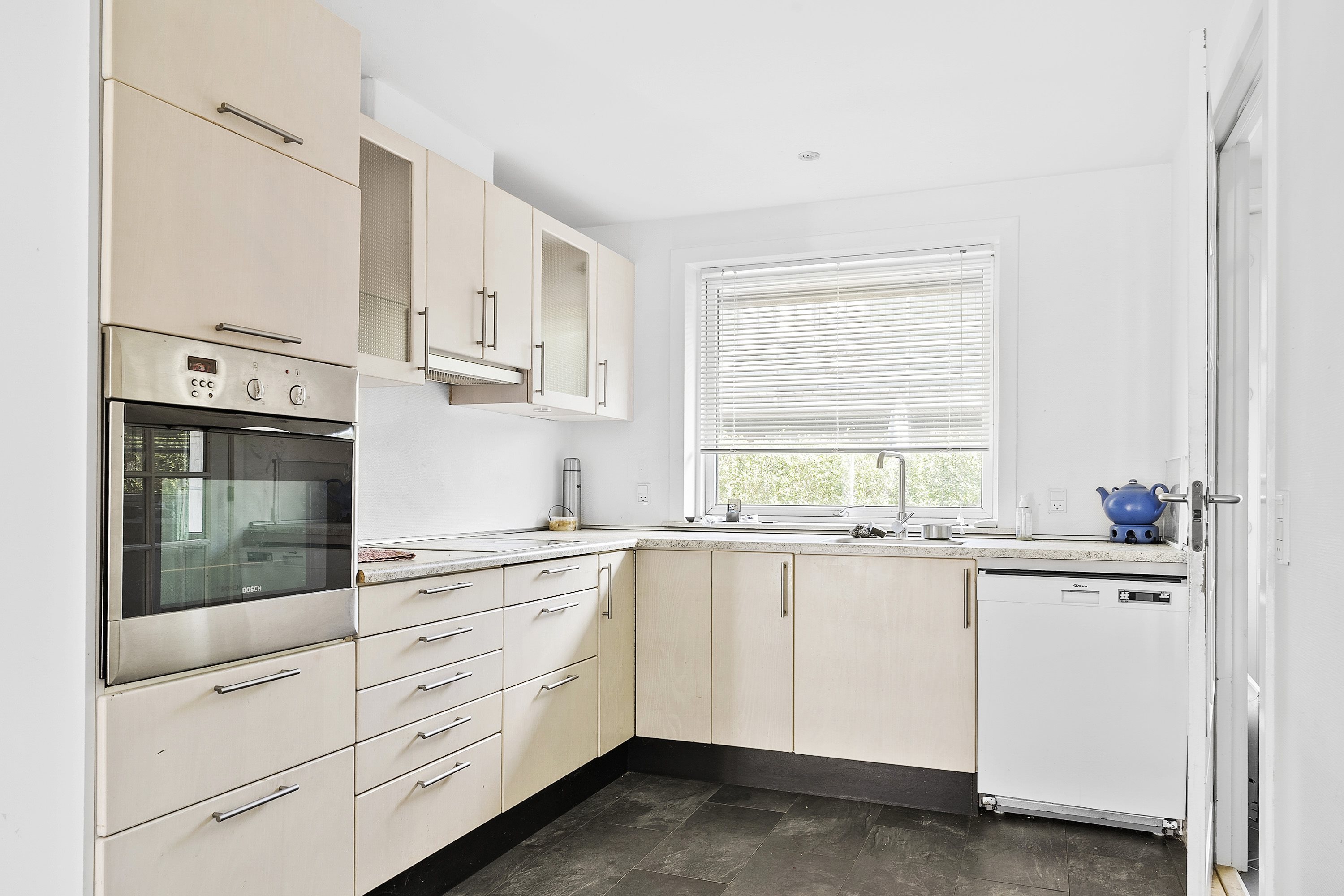 Fremhævet køkken billede i fuldskærmstilstand. Billede af Sandagervej 14, 6682 Hovborg