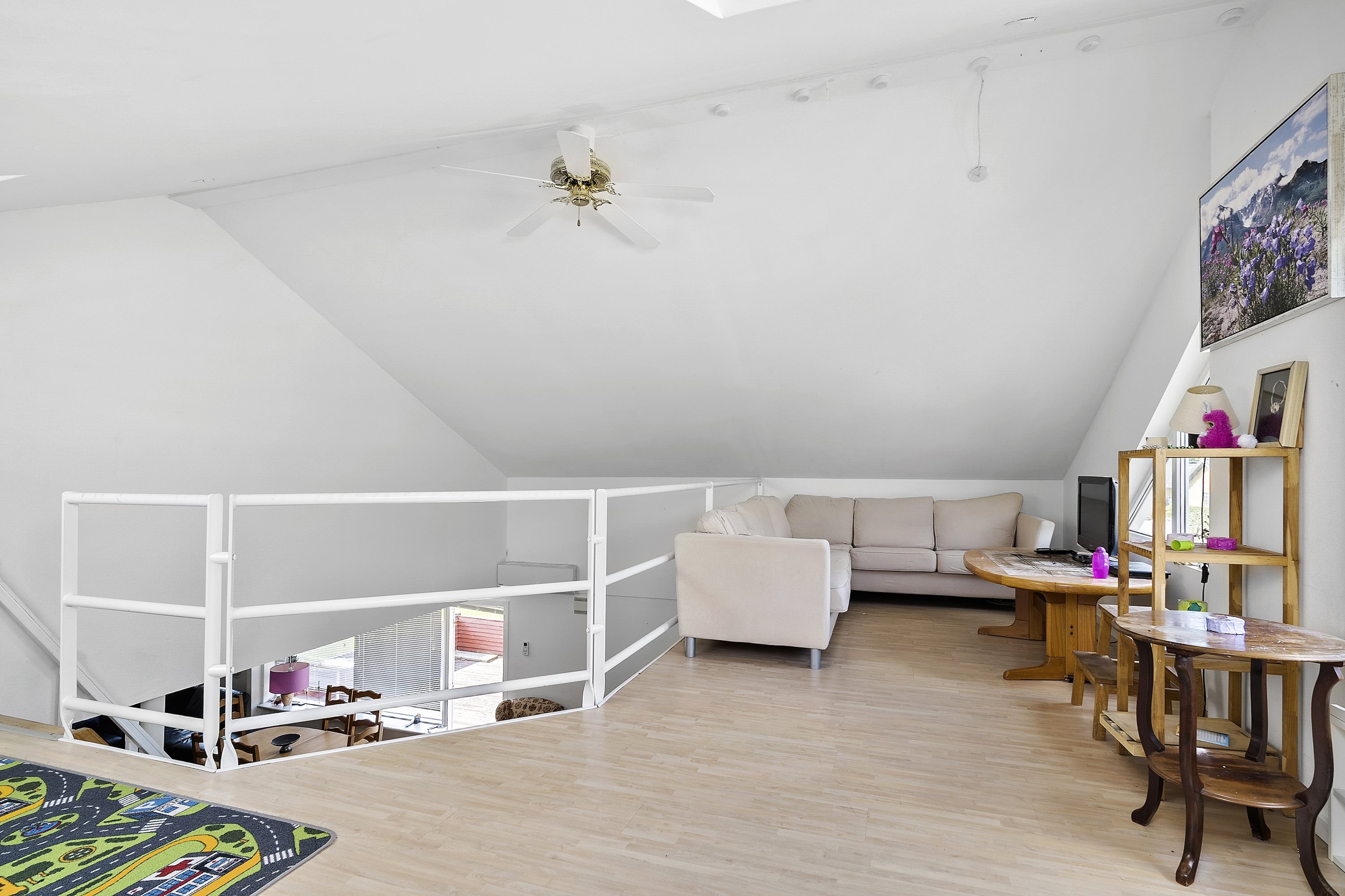 Fremhævet stue billede i fuldskærmstilstand. Billede af Sandagervej 14, 6682 Hovborg