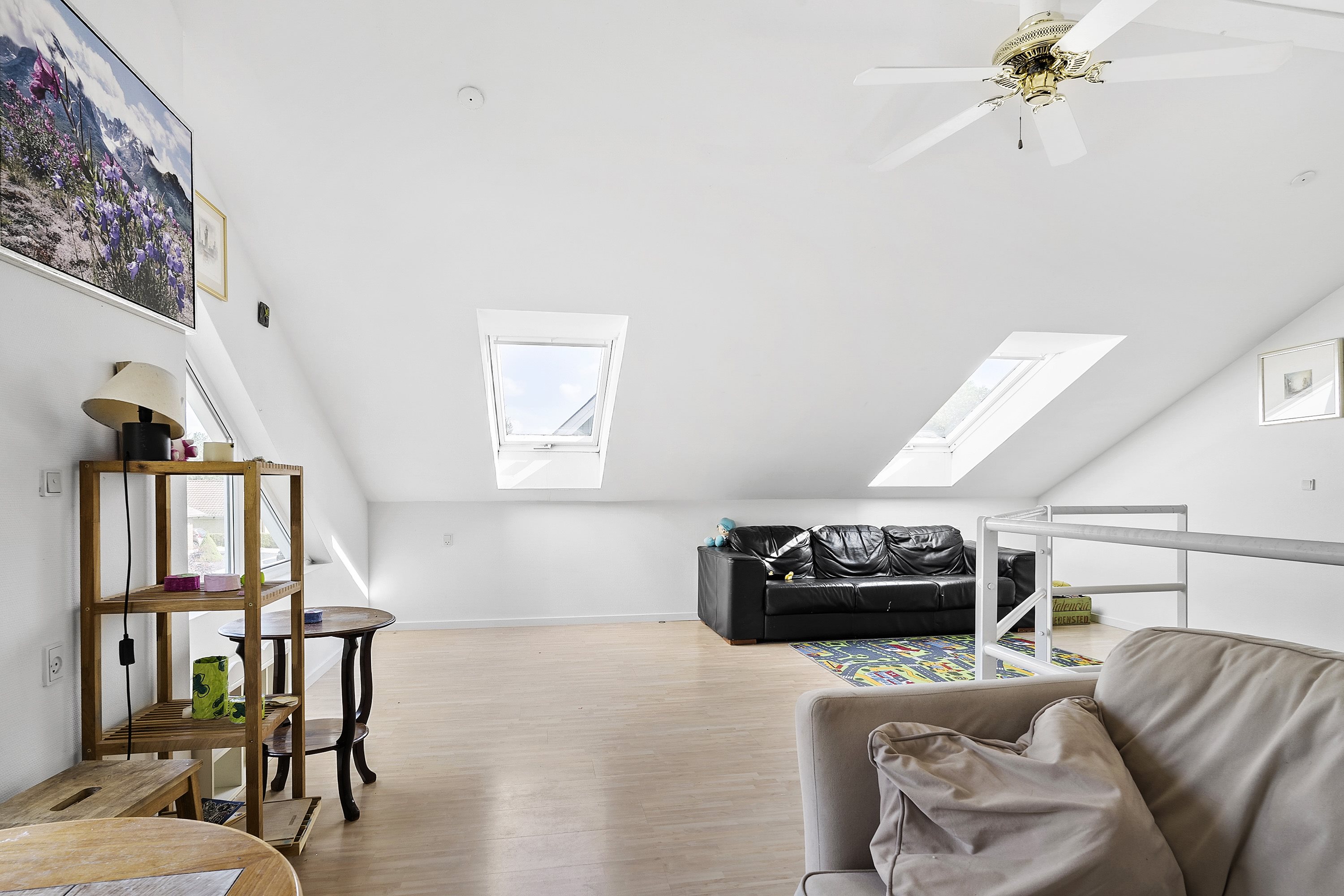 Fremhævet stue billede i fuldskærmstilstand. Billede af Sandagervej 14, 6682 Hovborg