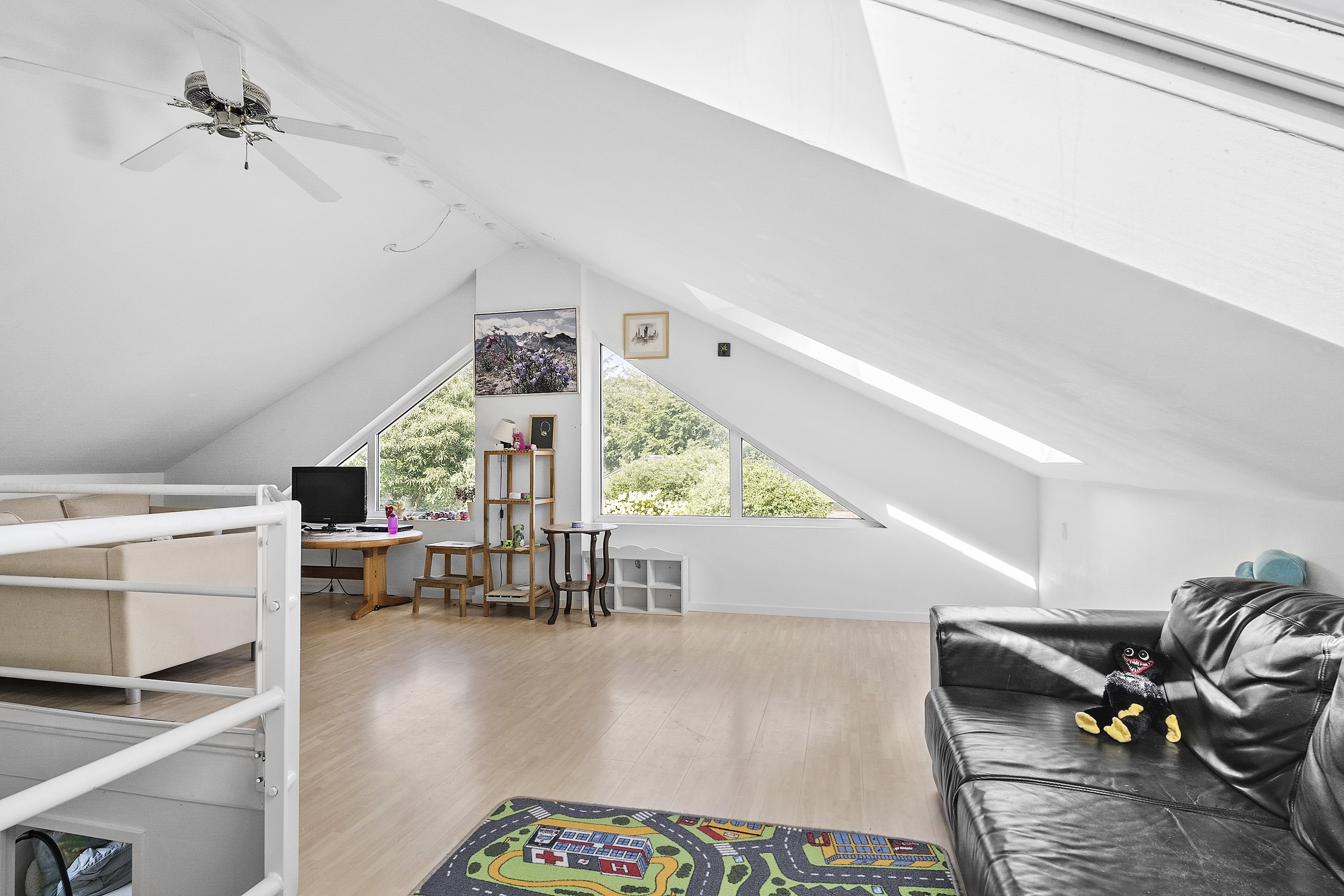 Fremhævet stue billede i fuldskærmstilstand. Billede af Sandagervej 14, 6682 Hovborg