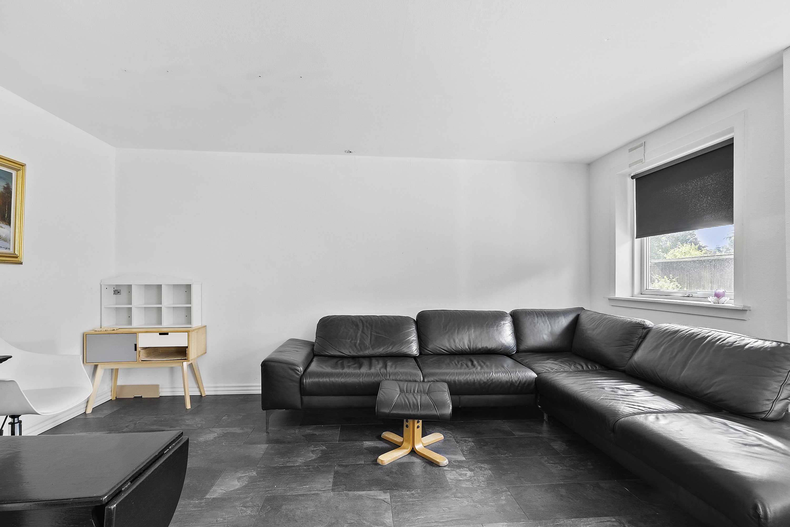 Fremhævet stue billede i fuldskærmstilstand. Billede af Sandagervej 14, 6682 Hovborg