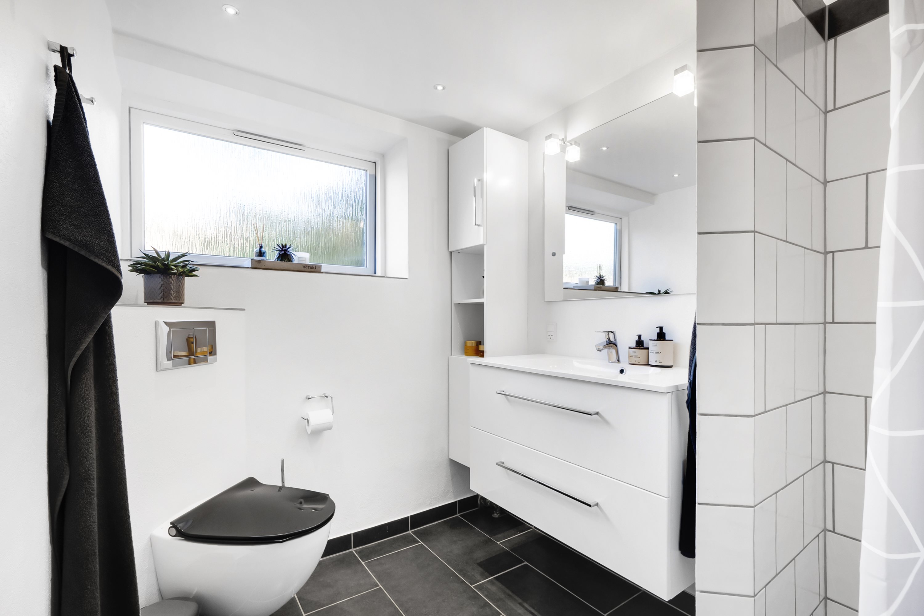 Fremhævet badeværelse billede i fuldskærmstilstand. Billede af Præstbrovej 355, Øster Jølby, 7950 Erslev