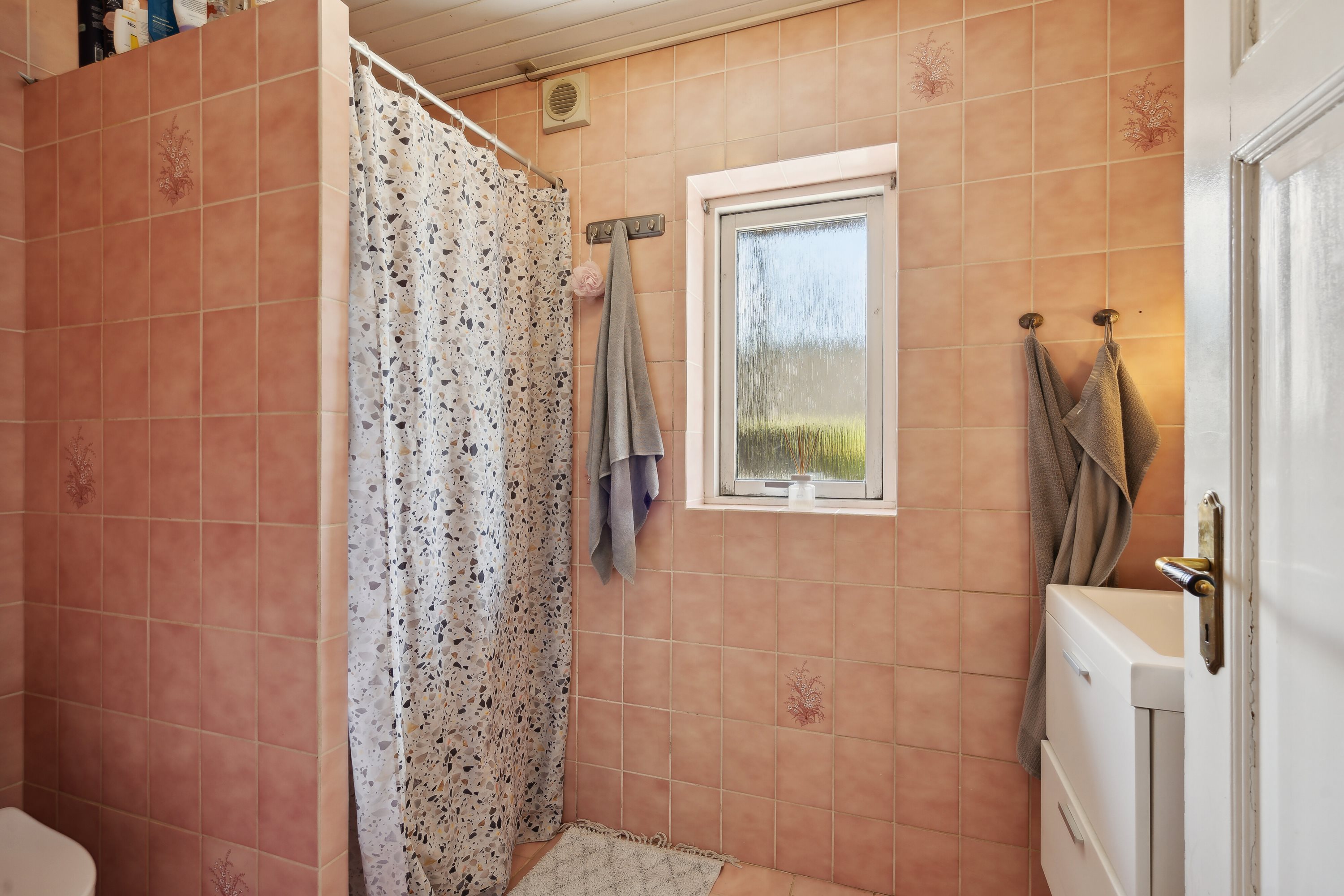 Fremhævet badeværelse billede i fuldskærmstilstand. Billede af Søndervej 12, Brobyværk, 5672 Broby