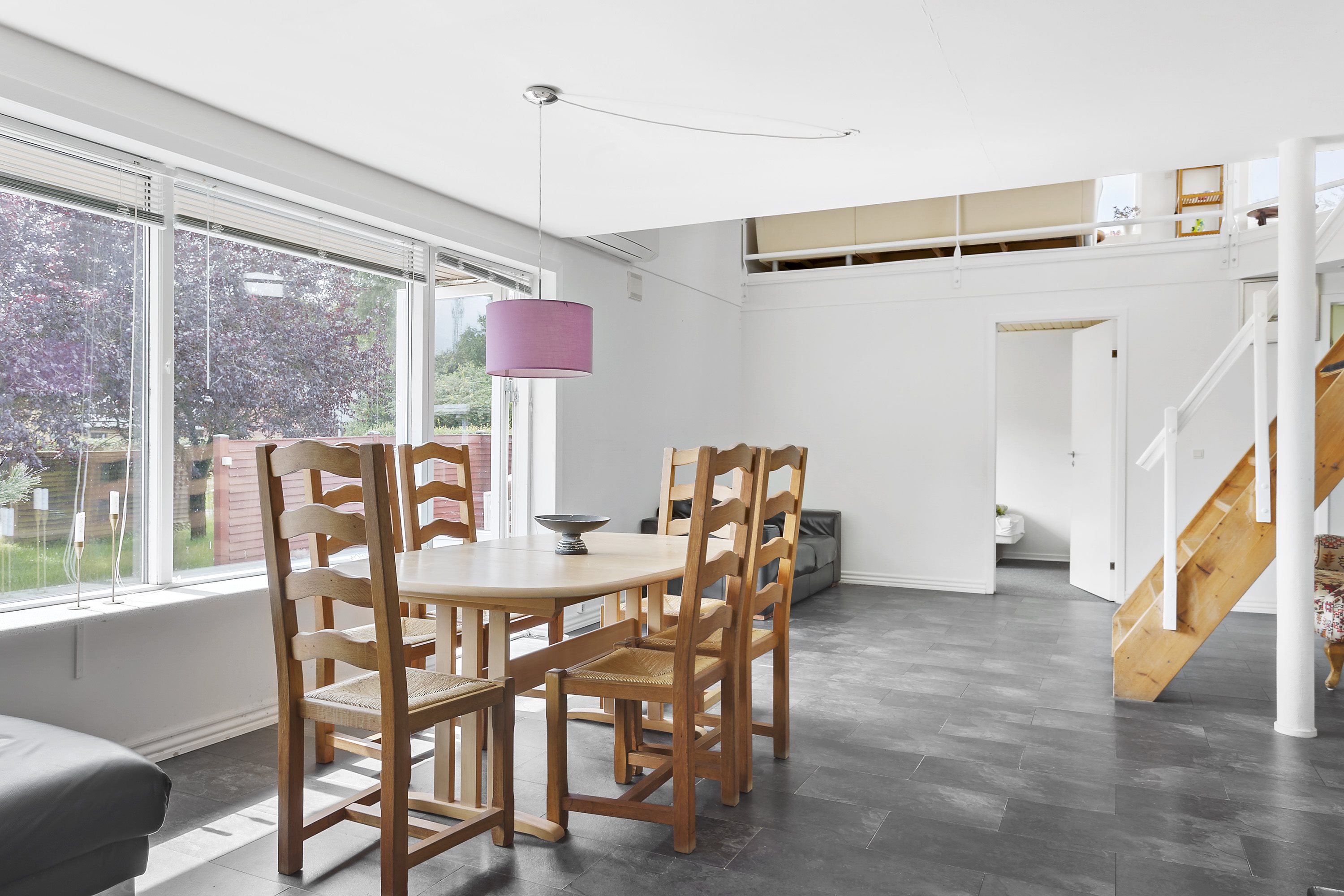 Fremhævet spisestue billede i fuldskærmstilstand. Billede af Sandagervej 14, 6682 Hovborg