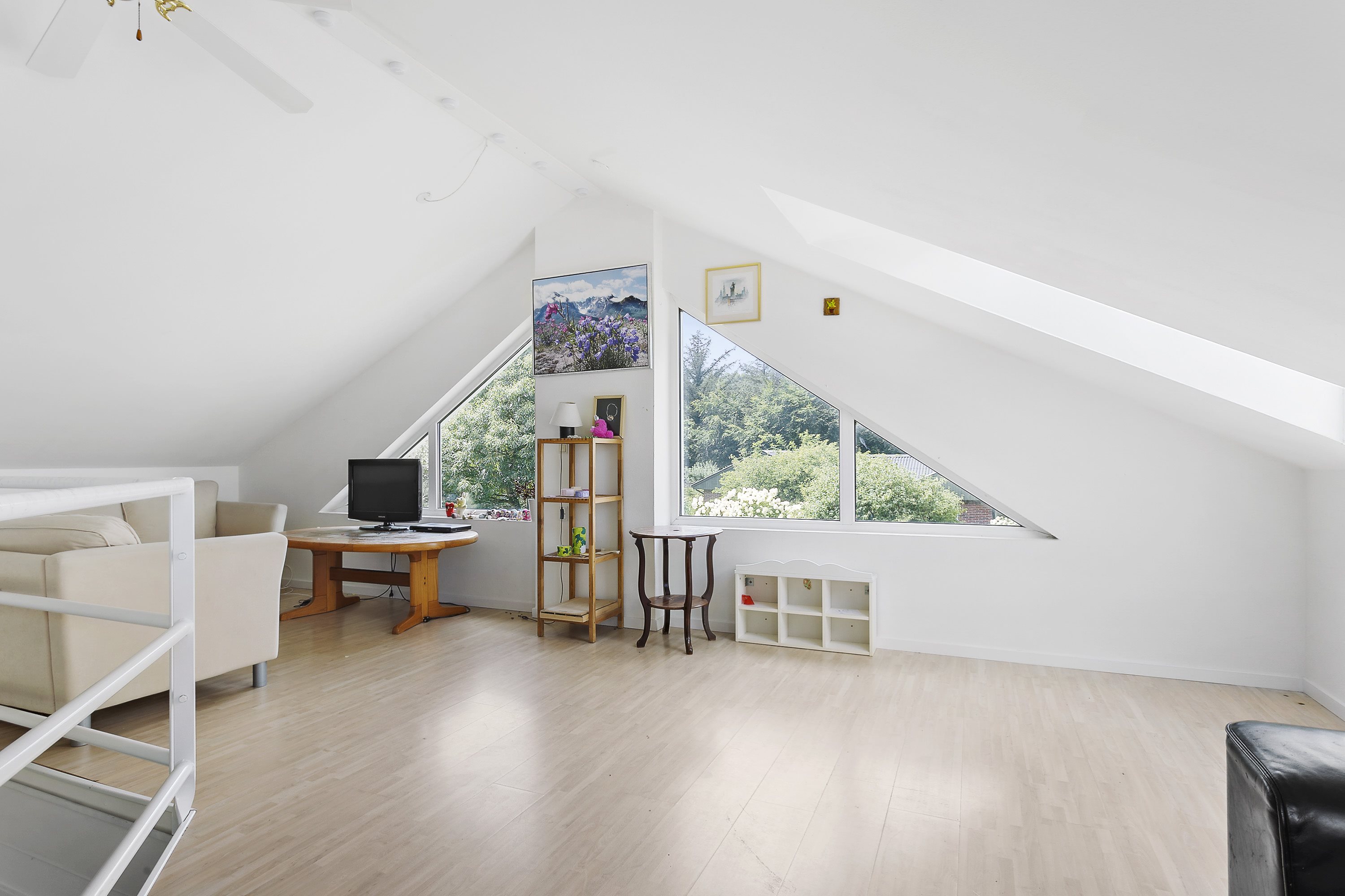 Fremhævet stue billede i fuldskærmstilstand. Billede af Sandagervej 14, 6682 Hovborg