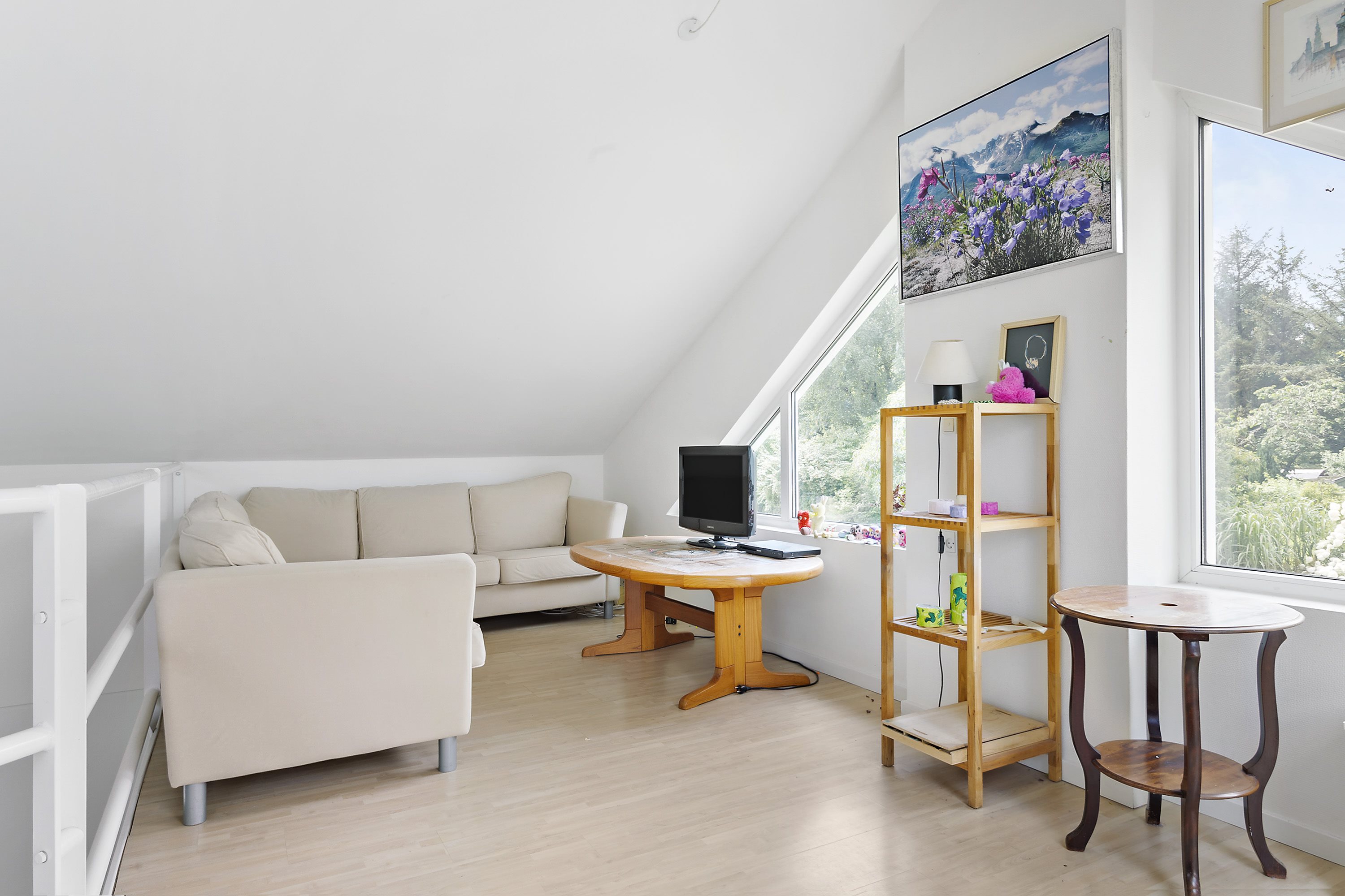 Fremhævet stue billede i fuldskærmstilstand. Billede af Sandagervej 14, 6682 Hovborg