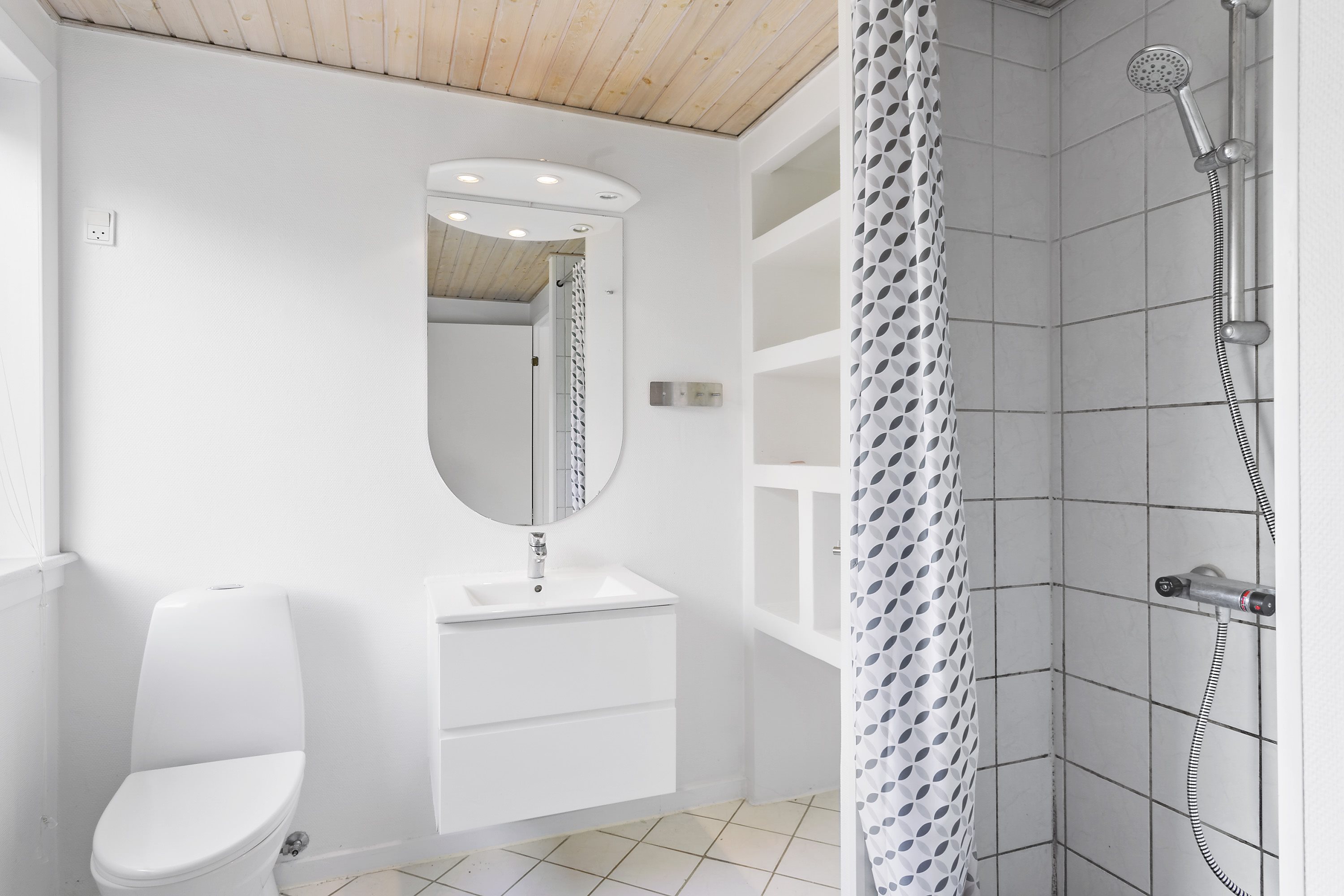 Fremhævet badeværelse billede i fuldskærmstilstand. Billede af Sandagervej 14, 6682 Hovborg