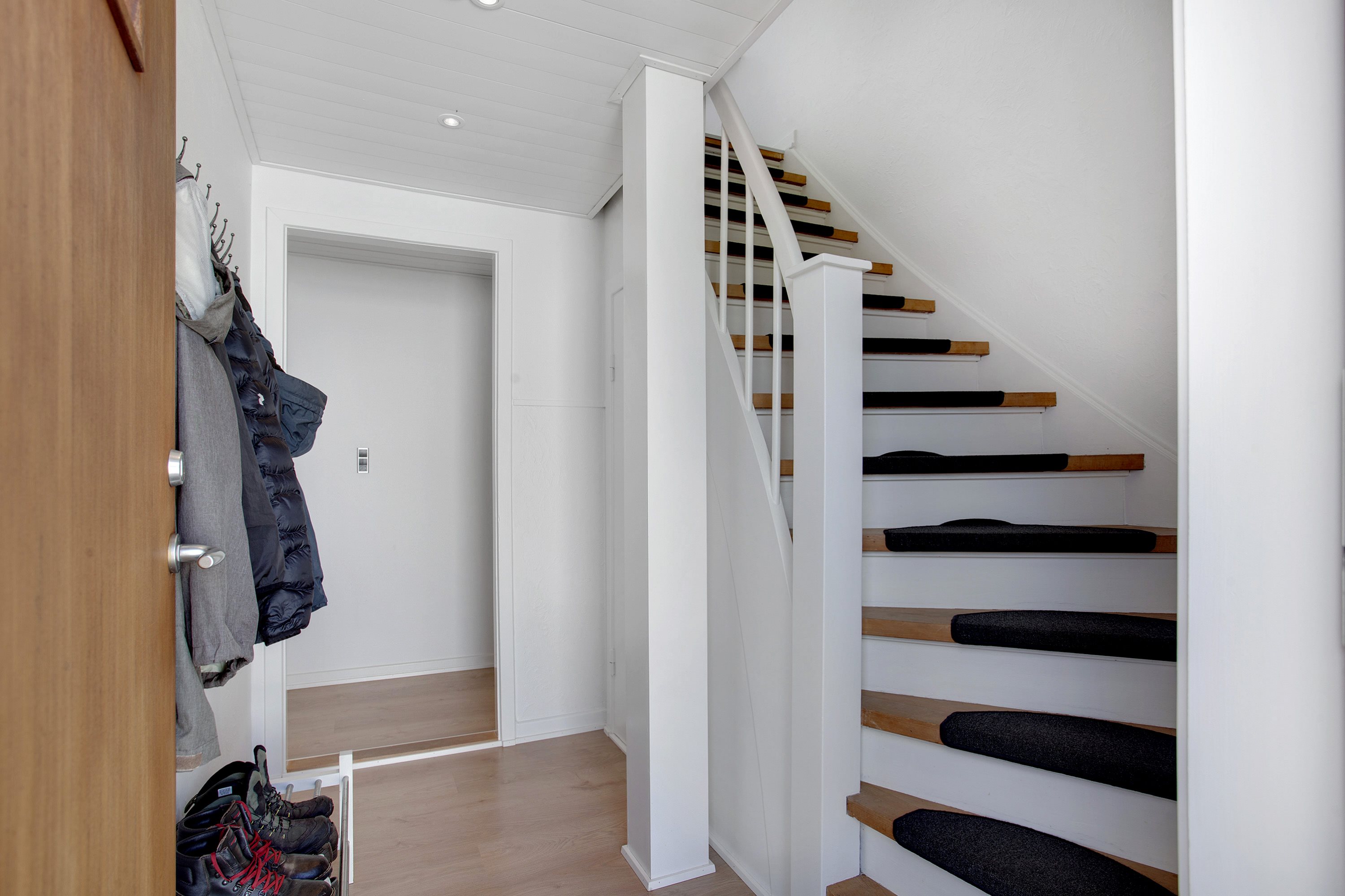 Fremhævet gang billede i fuldskærmstilstand. Billede af Frihedsvej 6, 9900 Frederikshavn