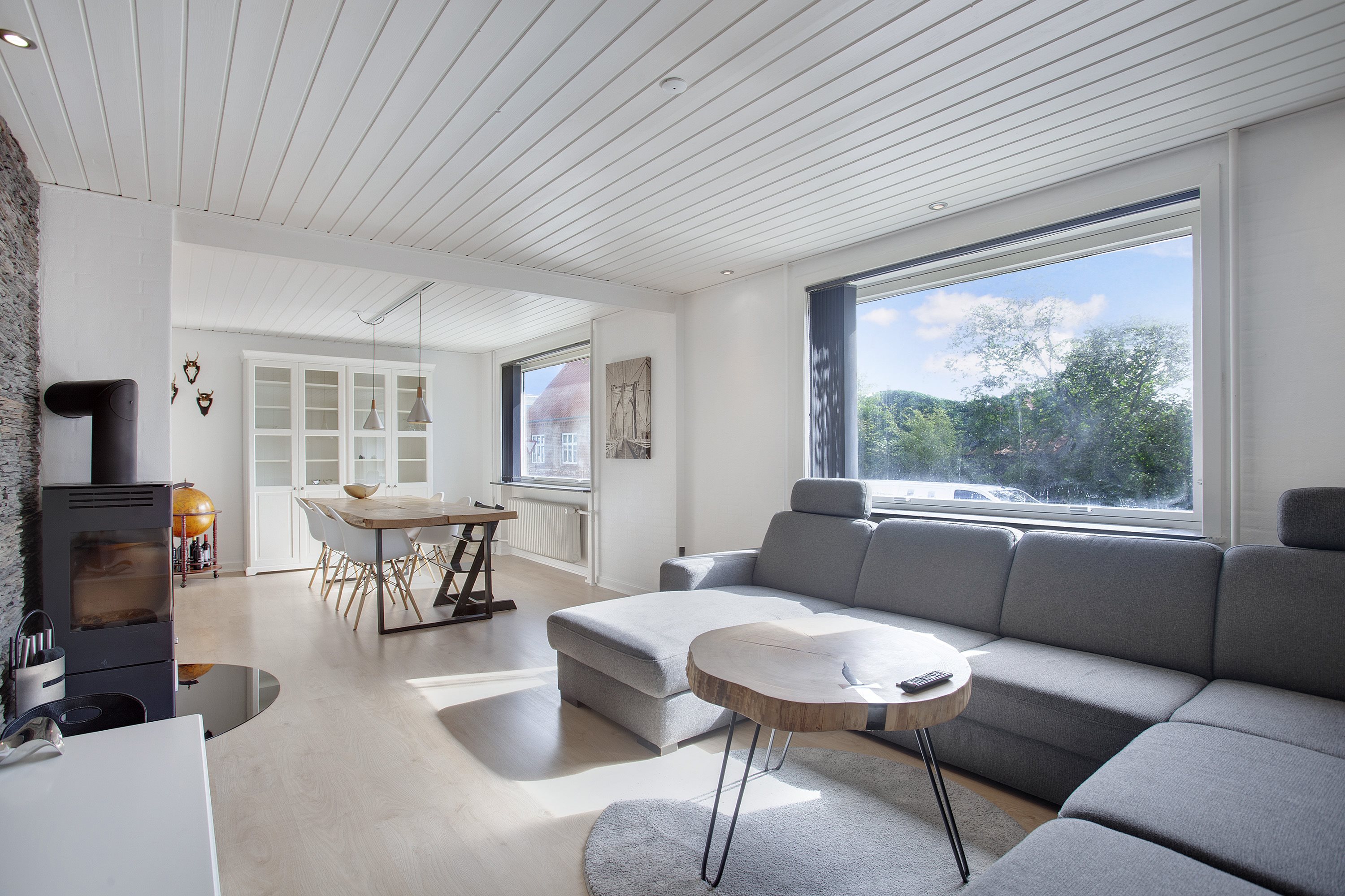 Fremhævet stue billede i fuldskærmstilstand. Billede af Frihedsvej 6, 9900 Frederikshavn