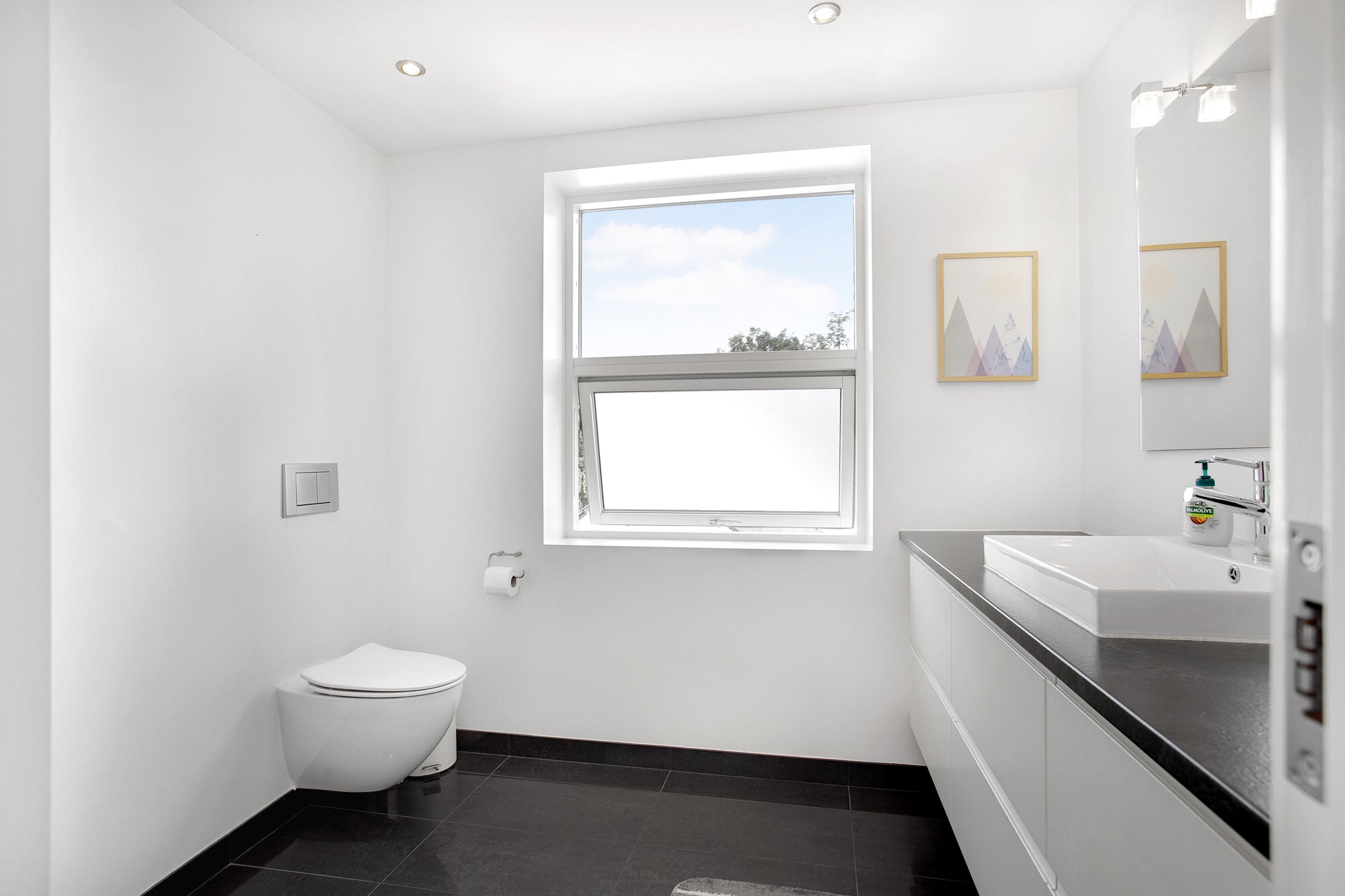 Fremhævet badeværelse billede i fuldskærmstilstand. Billede af Frihedsvej 6, 9900 Frederikshavn