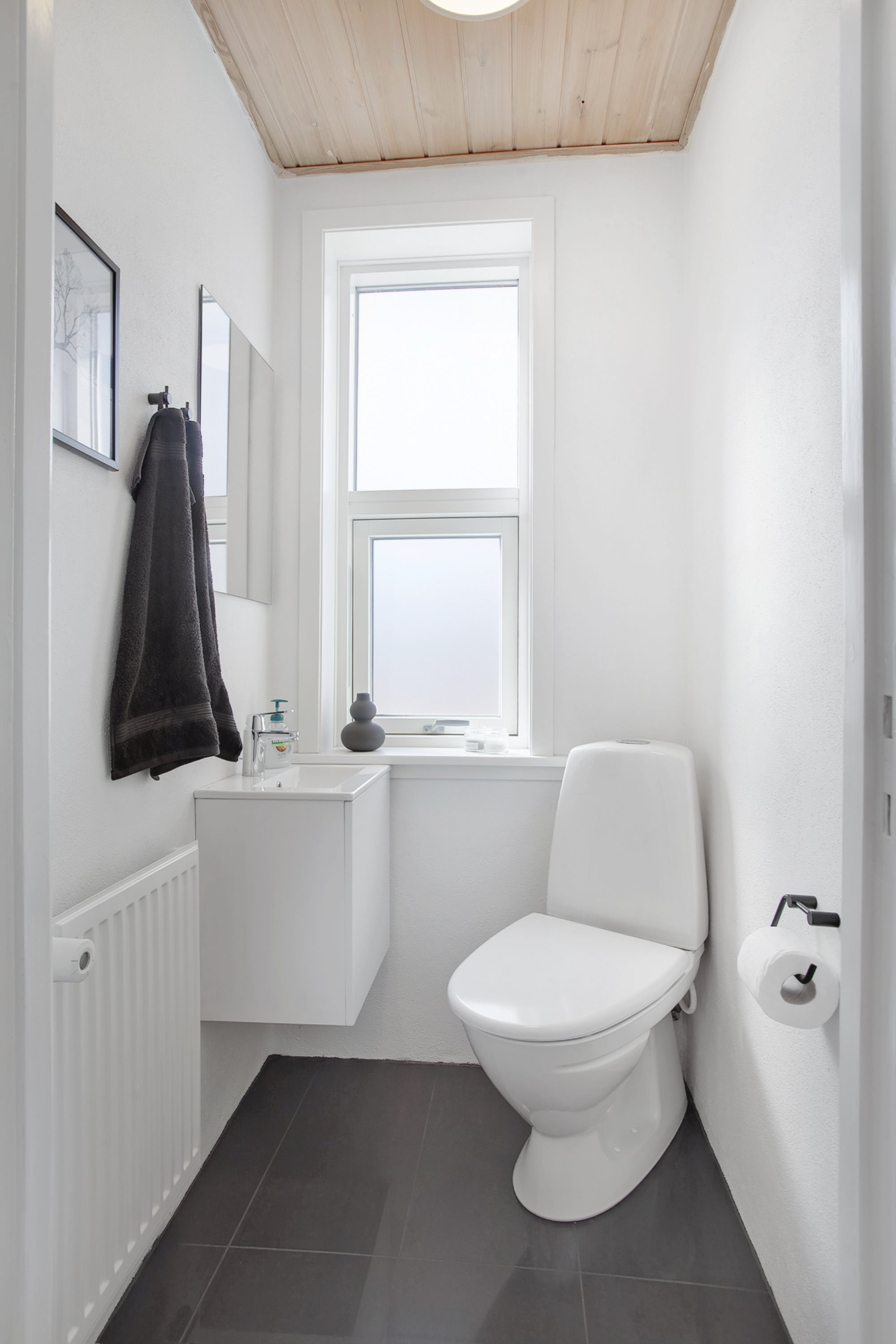 Fremhævet badeværelse billede i fuldskærmstilstand. Billede af Frihedsvej 6, 9900 Frederikshavn