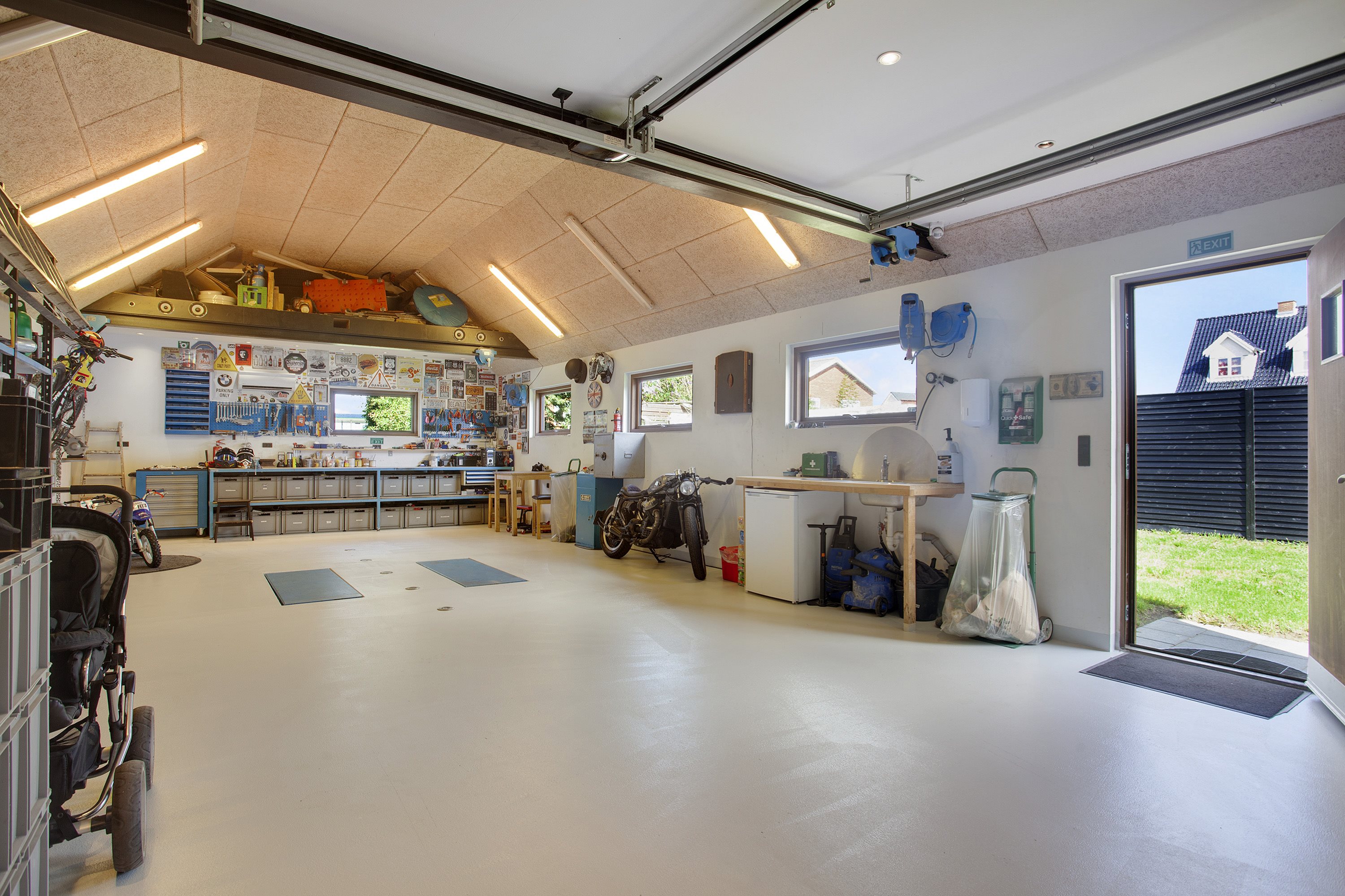 Fremhævet garage billede i fuldskærmstilstand. Billede af Frihedsvej 6, 9900 Frederikshavn