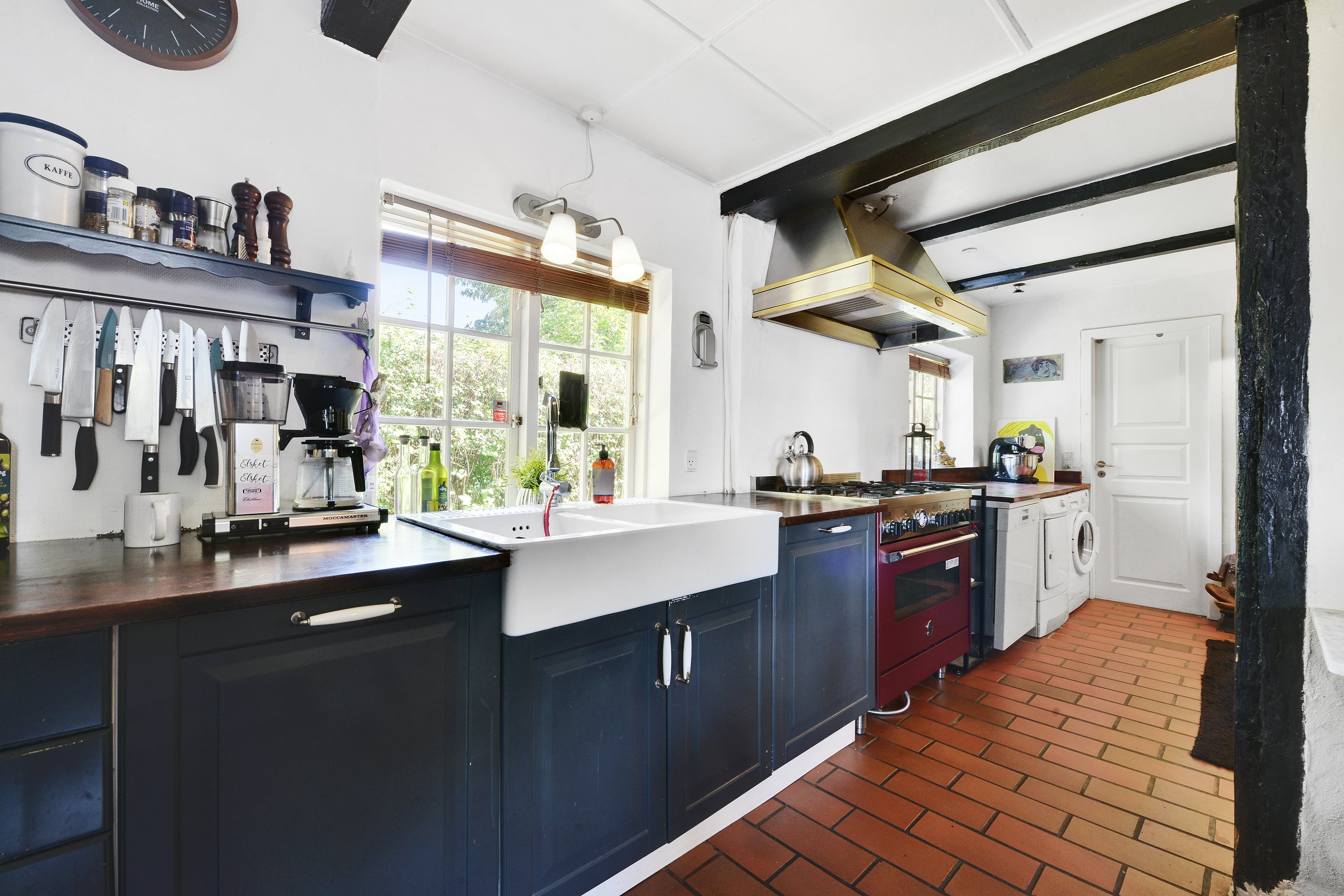 Fremhævet køkken billede i fuldskærmstilstand. Billede af Hundige Bygade 43, 2670 Greve