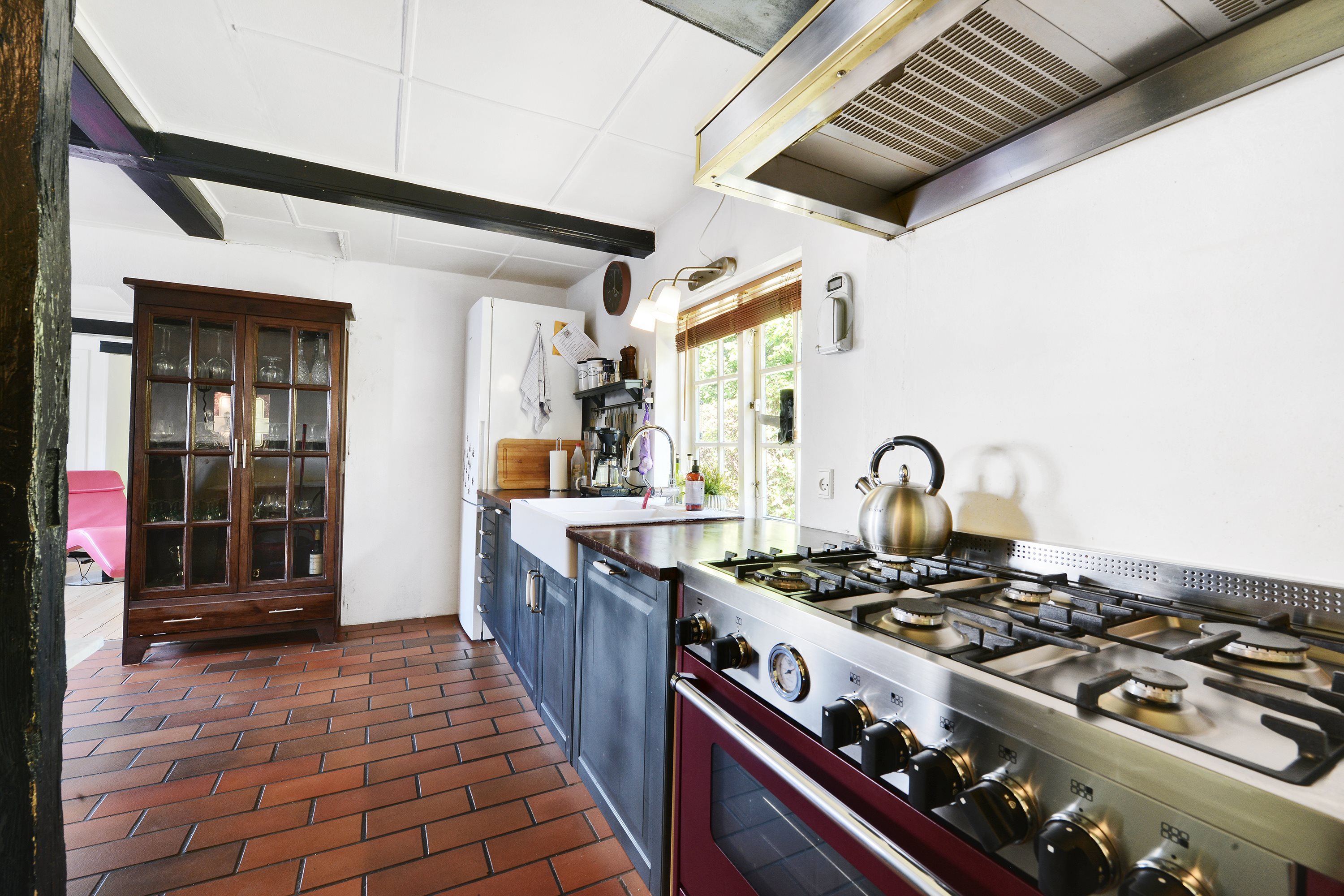 Fremhævet køkken billede i fuldskærmstilstand. Billede af Hundige Bygade 43, 2670 Greve