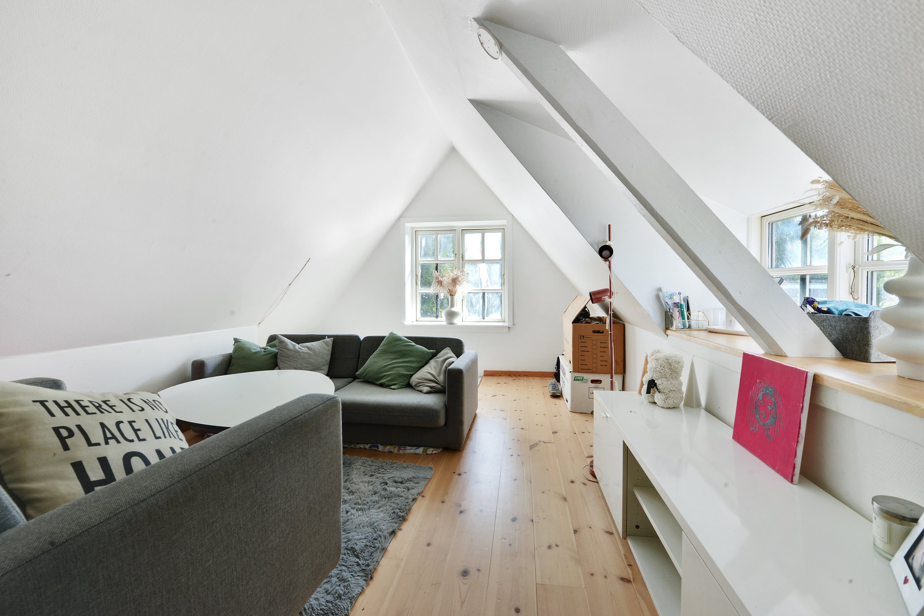 Fremhævet stue billede i fuldskærmstilstand. Billede af Hundige Bygade 43, 2670 Greve