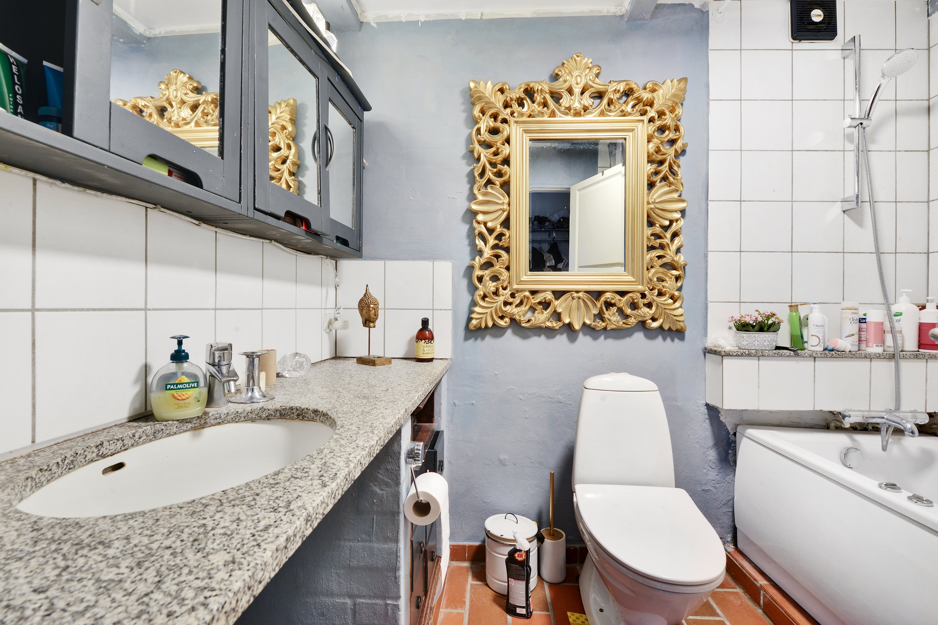 Fremhævet badeværelse billede i fuldskærmstilstand. Billede af Hundige Bygade 43, 2670 Greve