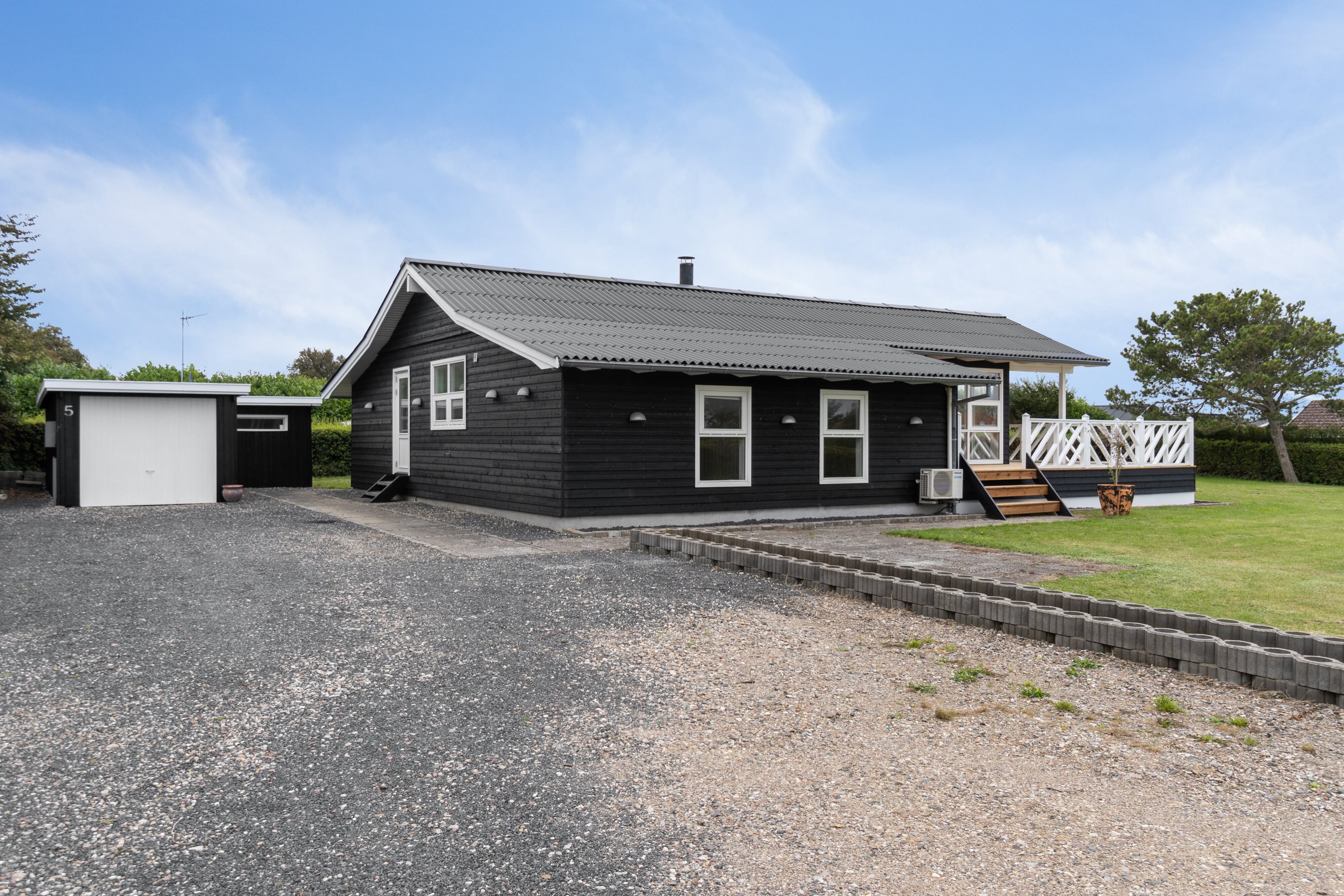 Fremhævet set fra vejen billede i fuldskærmstilstand. Billede af Adonisvej 5, Drøsselbjerg, 4200 Slagelse