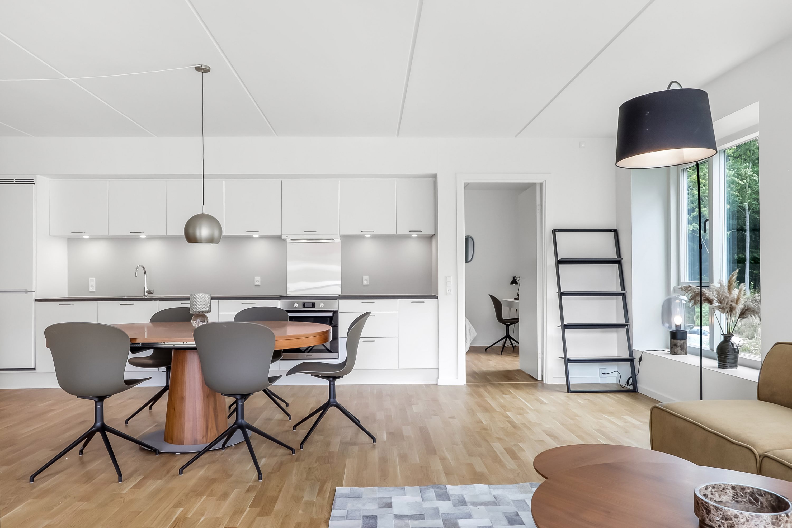 Fremhævet stue billede i fuldskærmstilstand. Billede af Tekstilgangen 32, 1. 4., 5000 Odense C