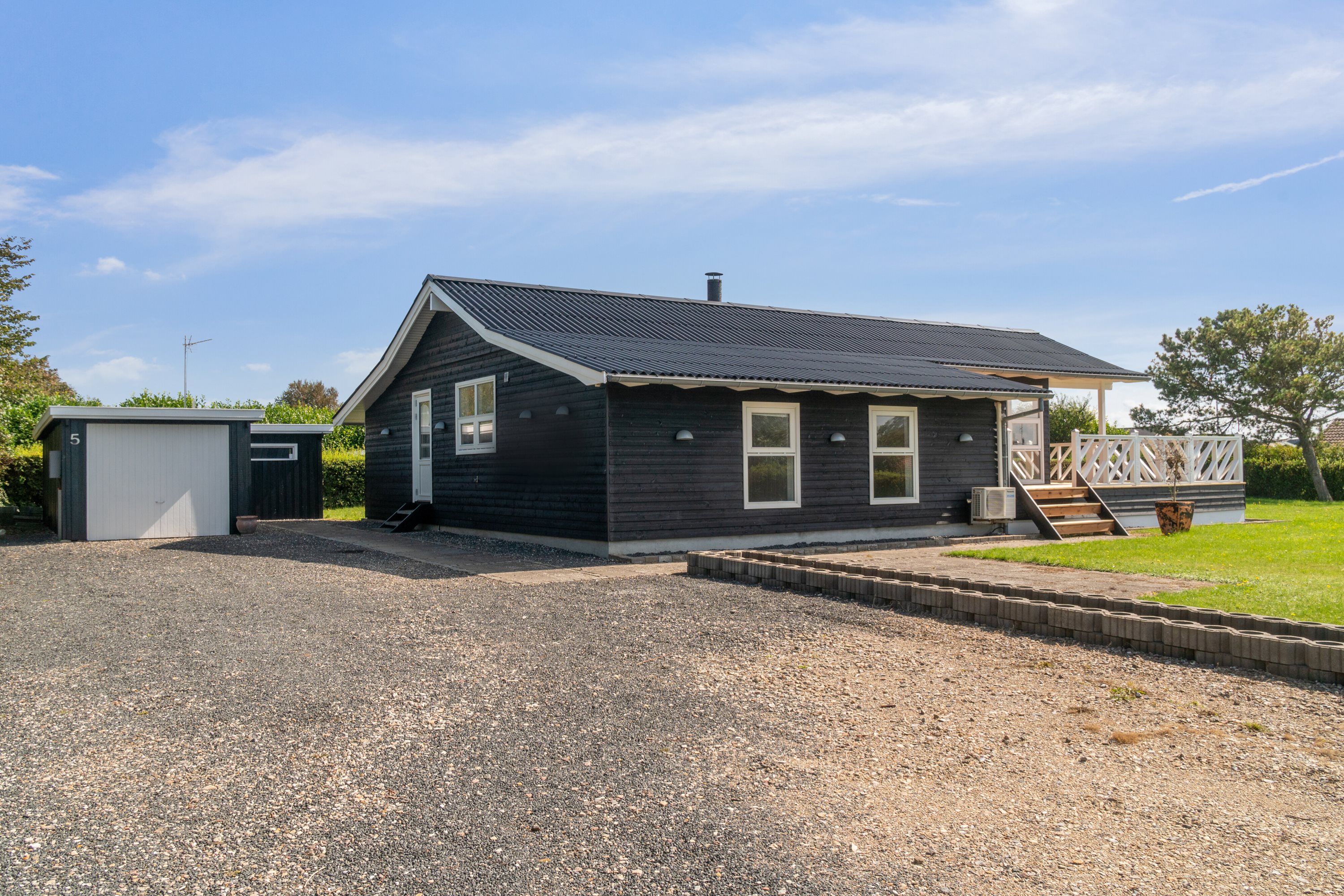 Fremhævet set fra haven billede i fuldskærmstilstand. Billede af Adonisvej 5, Drøsselbjerg, 4200 Slagelse