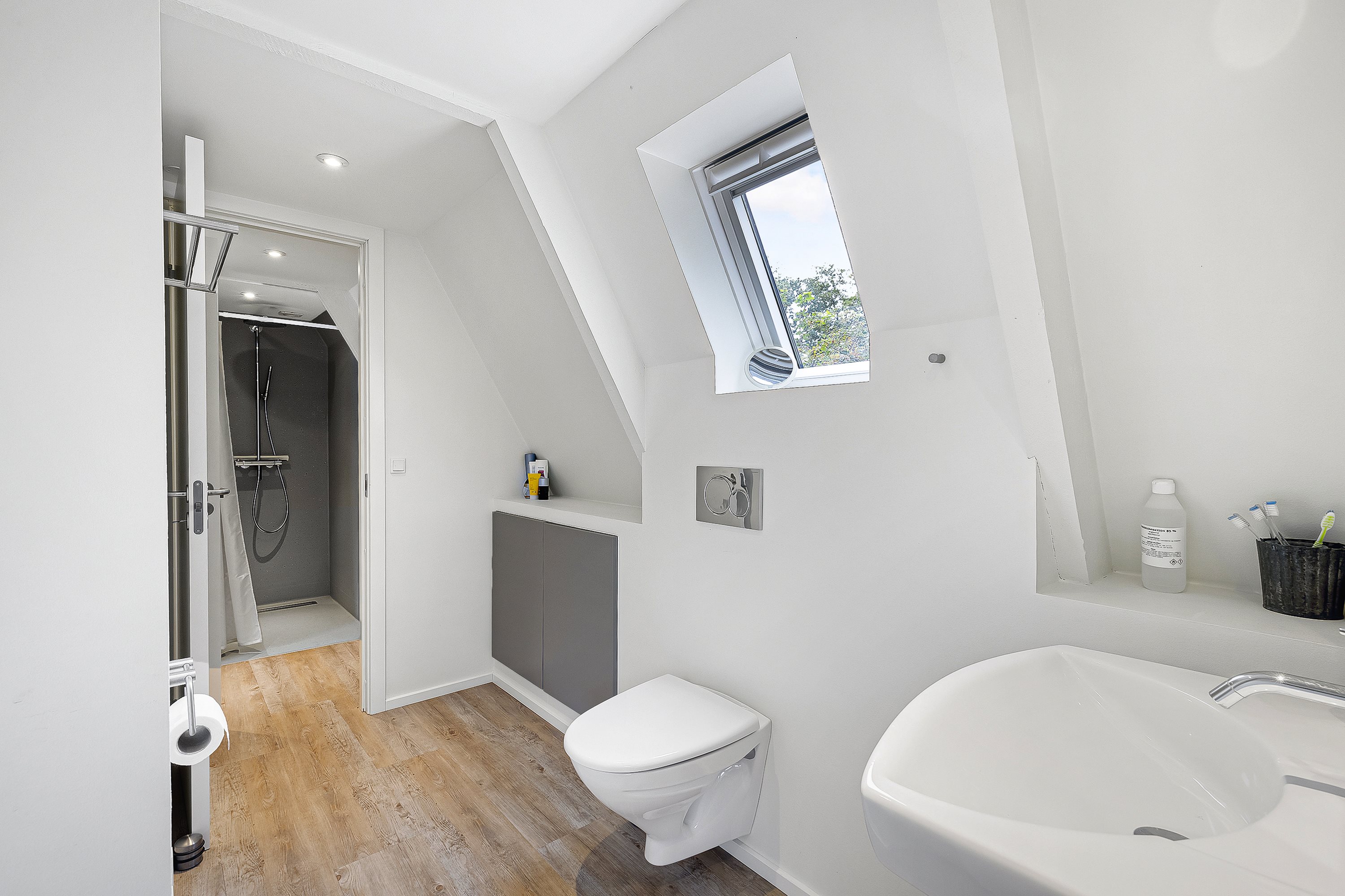 Fremhævet badeværelse billede i fuldskærmstilstand. Billede af Golfsvinget 167, Gatten, 9640 Farsø