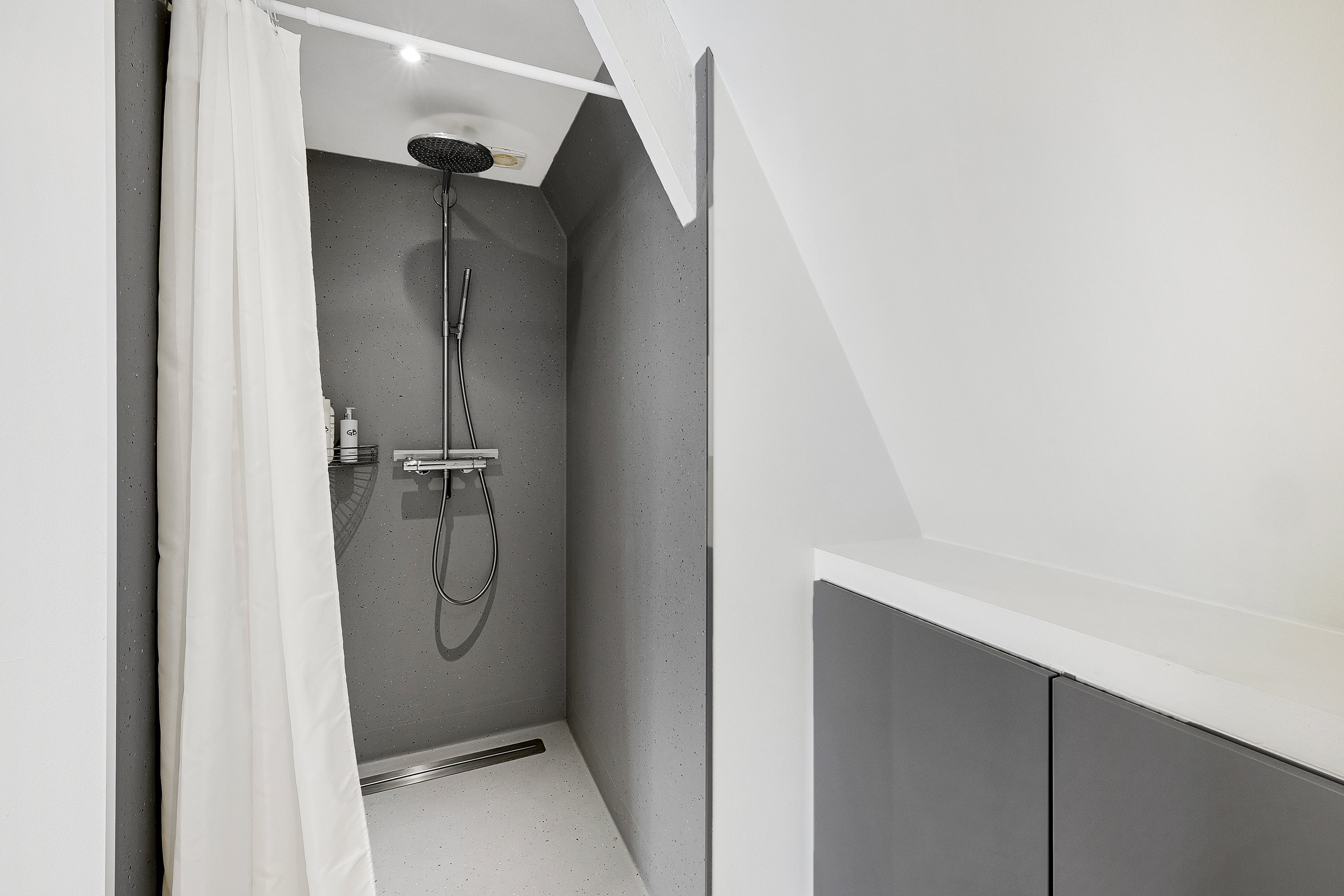 Fremhævet badeværelse billede i fuldskærmstilstand. Billede af Golfsvinget 167, Gatten, 9640 Farsø