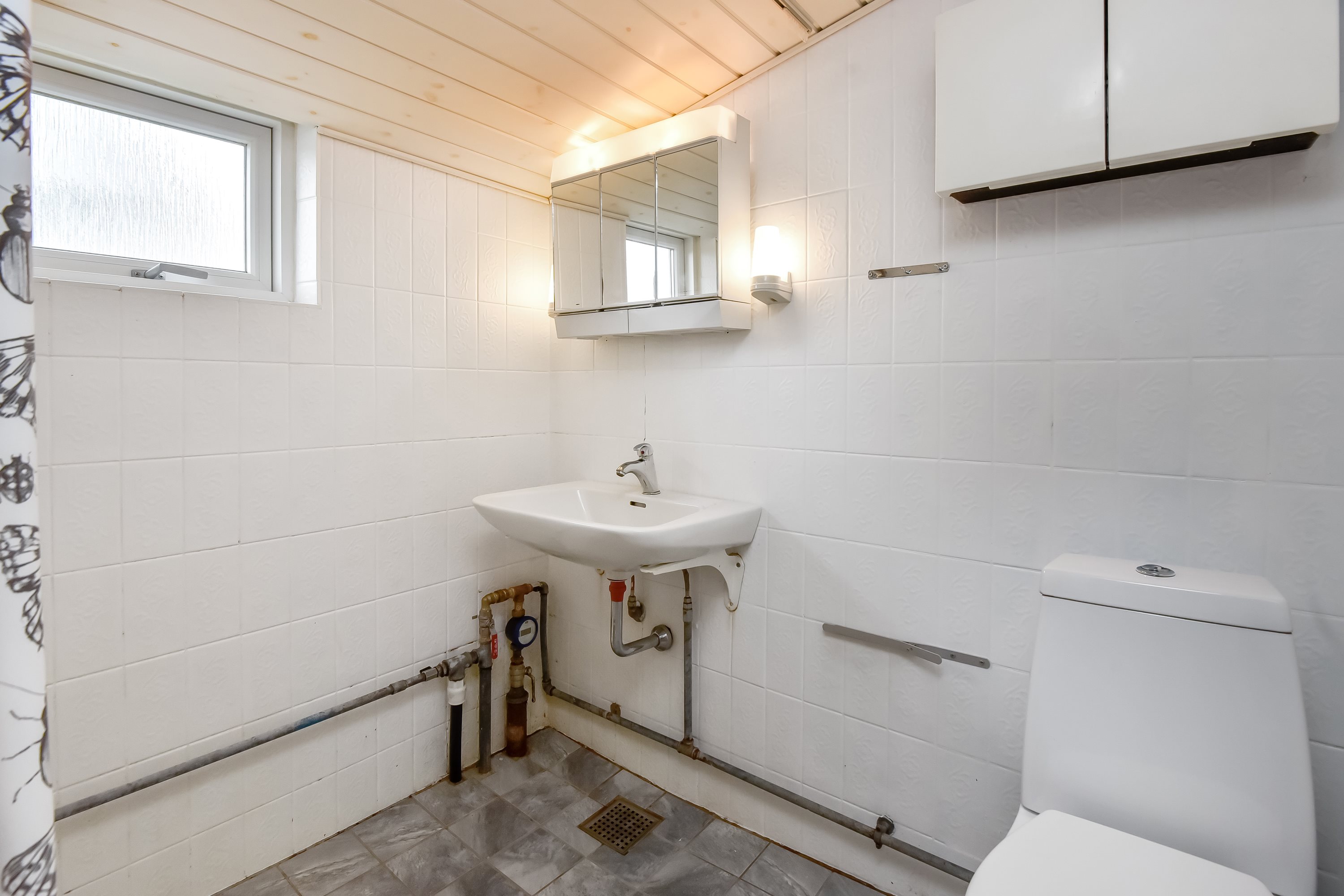 Fremhævet badeværelse billede i fuldskærmstilstand. Billede af Smallegade 1, Barde, 6920 Videbæk