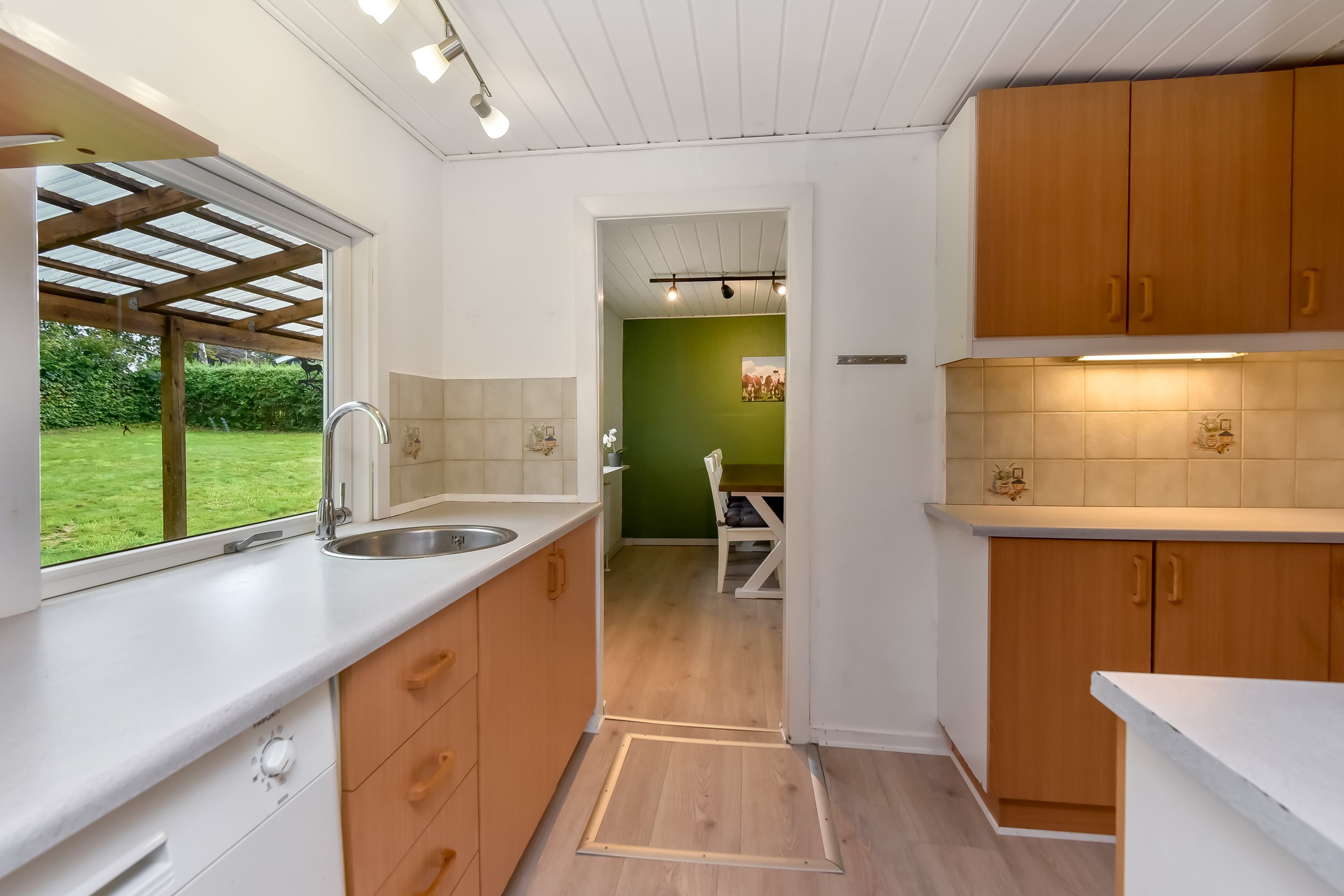 Fremhævet køkken billede i fuldskærmstilstand. Billede af Smallegade 1, Barde, 6920 Videbæk