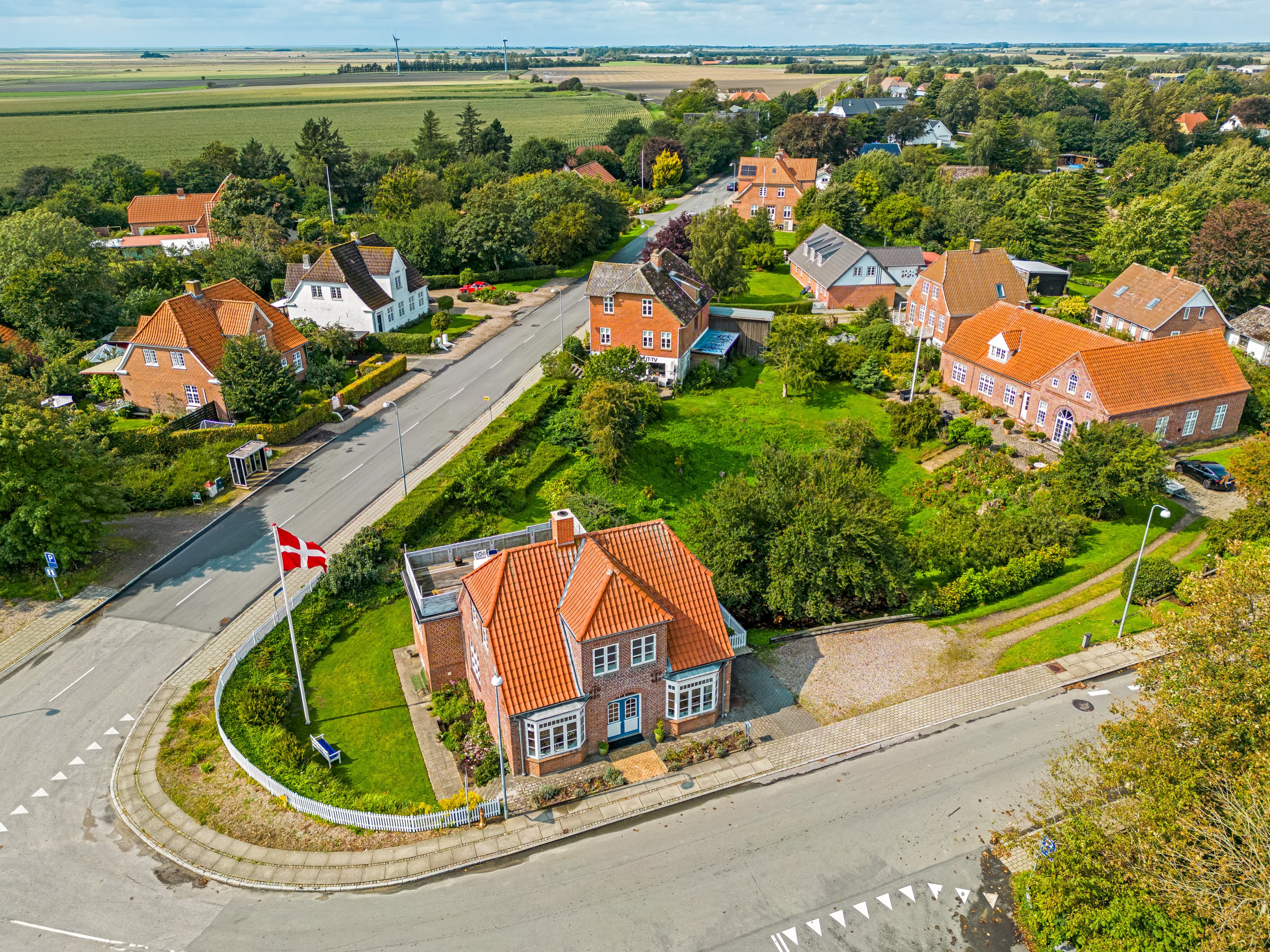 Fremhævet luftfoto billede i fuldskærmstilstand. Billede af Møllevej 2, Møgeltønder, 6270 Tønder