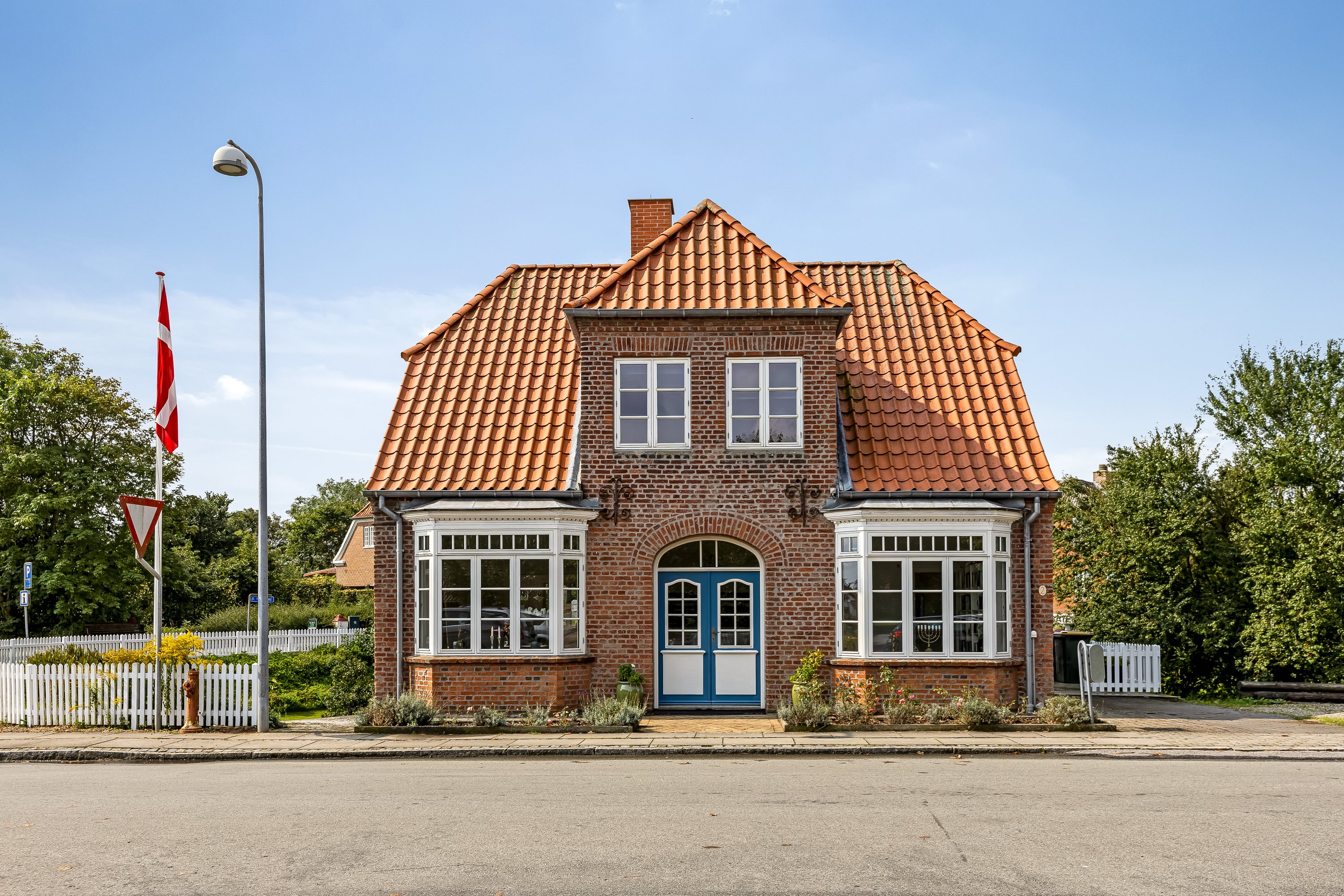 Fremhævet facade billede i fuldskærmstilstand. Billede af Møllevej 2, Møgeltønder, 6270 Tønder