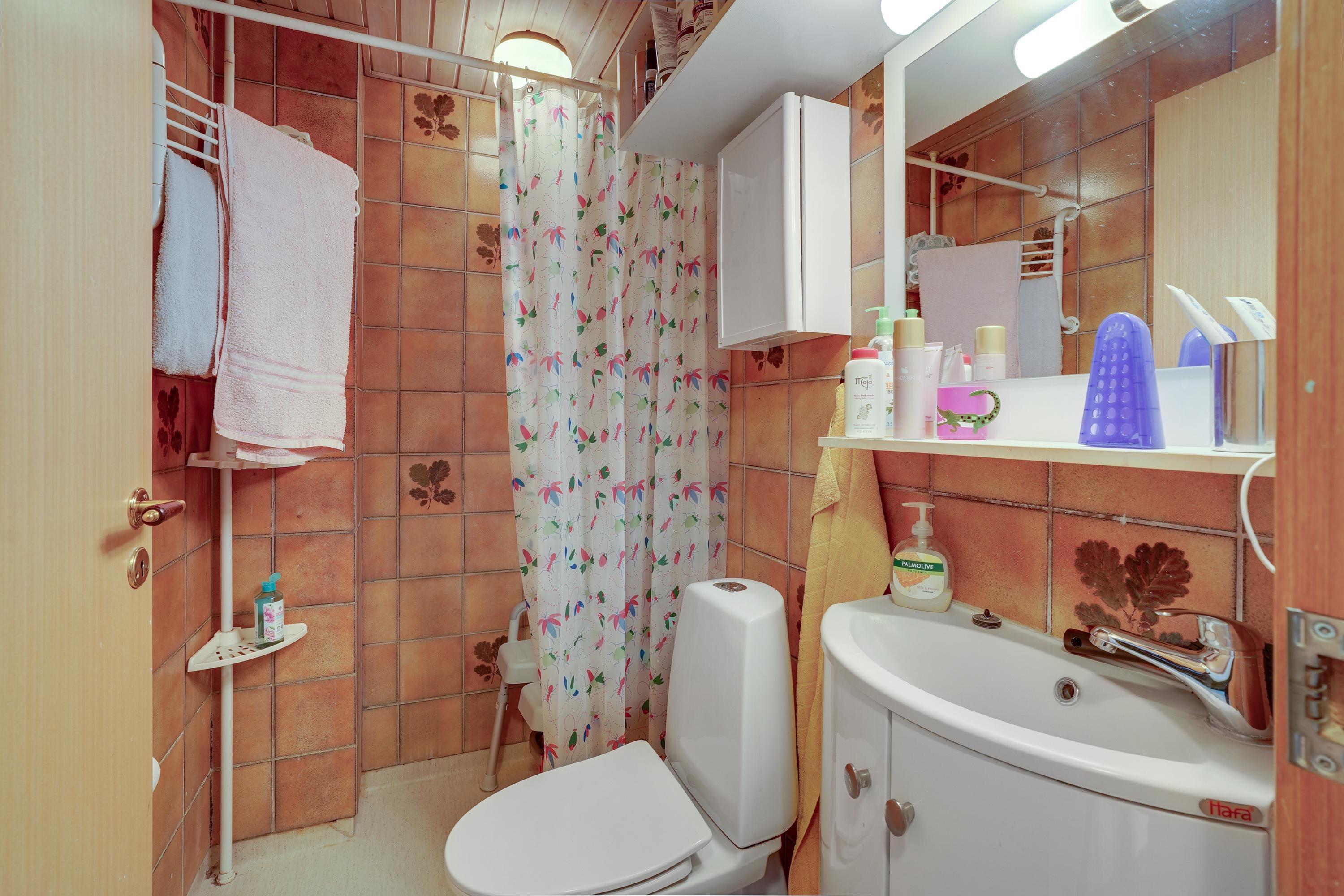 Fremhævet badeværelse billede i fuldskærmstilstand. Billede af Naffet 33D, 1. th., 6100 Haderslev