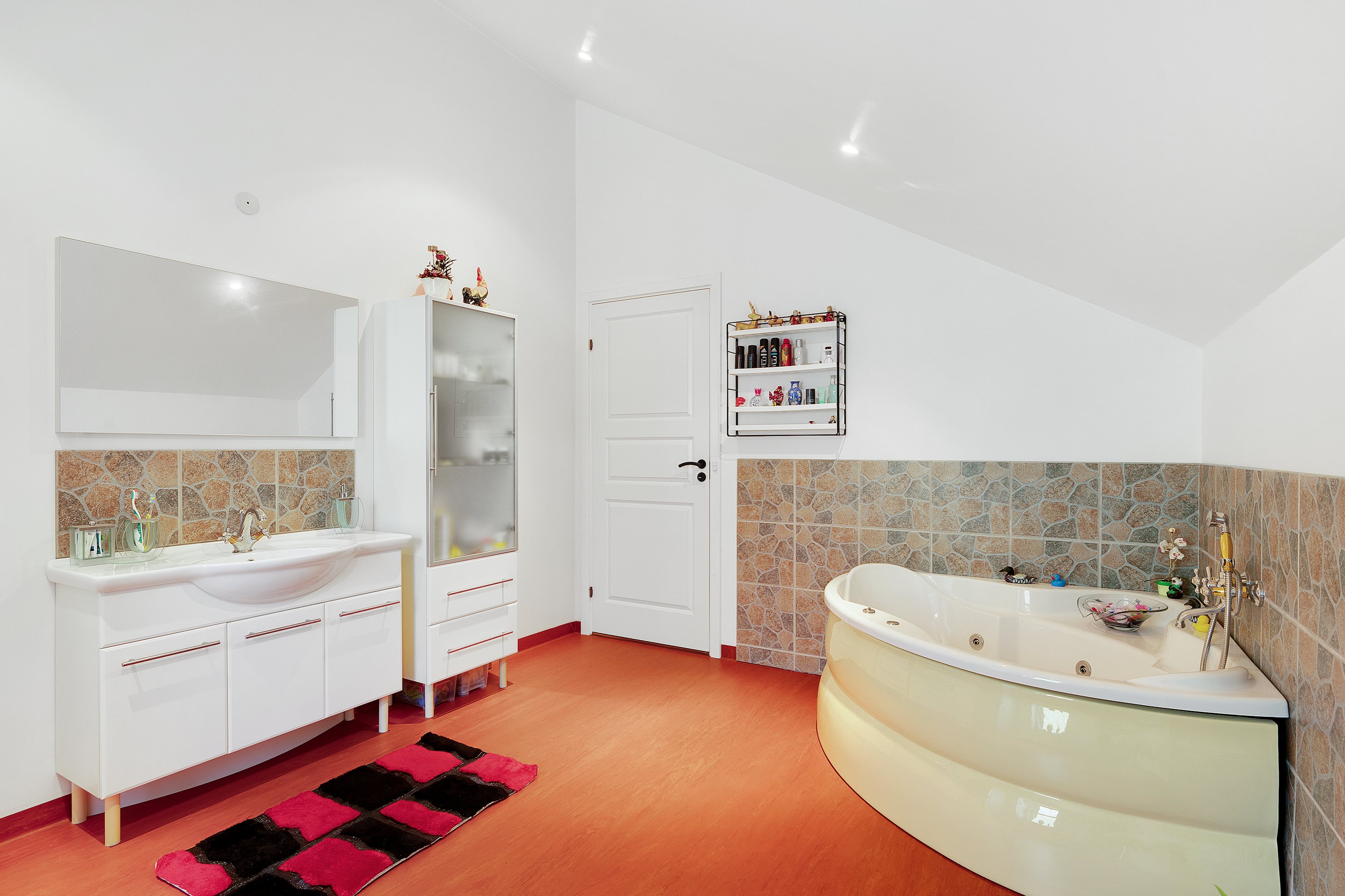 Fremhævet badeværelse billede i fuldskærmstilstand. Billede af Søskrænten 29, Vibæk Strand, 8400 Ebeltoft