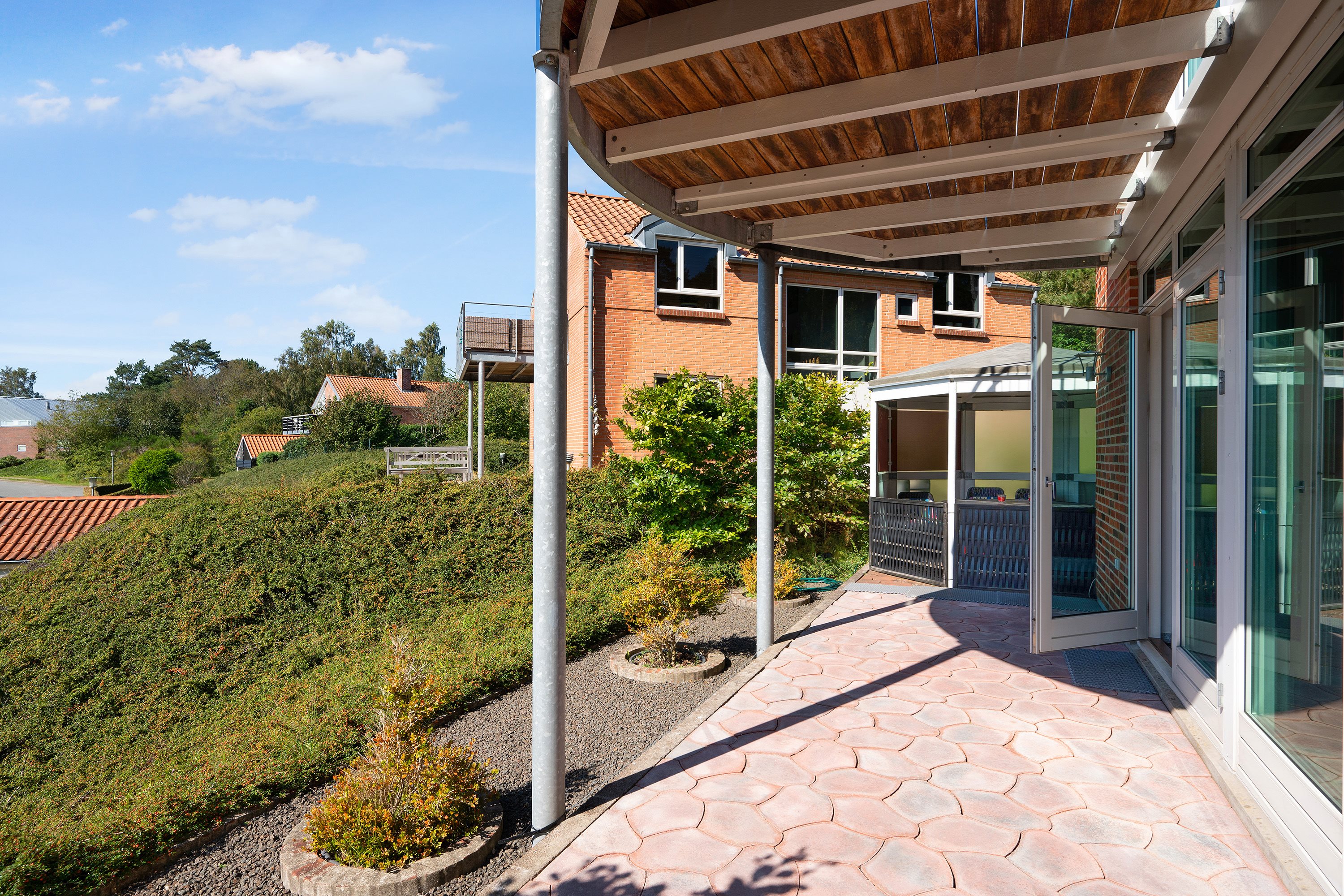 Fremhævet terrasse billede i fuldskærmstilstand. Billede af Søskrænten 29, Vibæk Strand, 8400 Ebeltoft