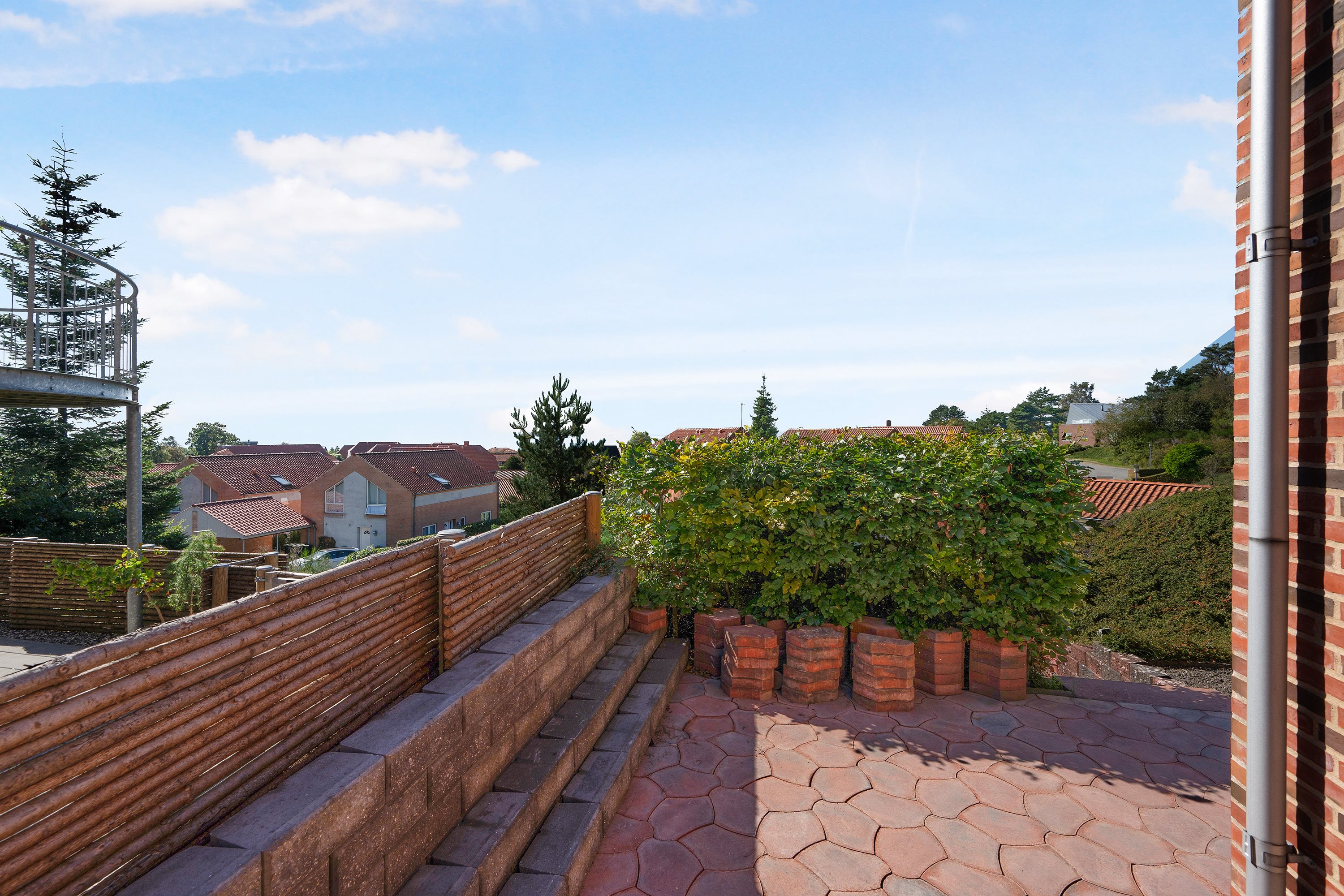 Fremhævet terrasse billede i fuldskærmstilstand. Billede af Søskrænten 29, Vibæk Strand, 8400 Ebeltoft