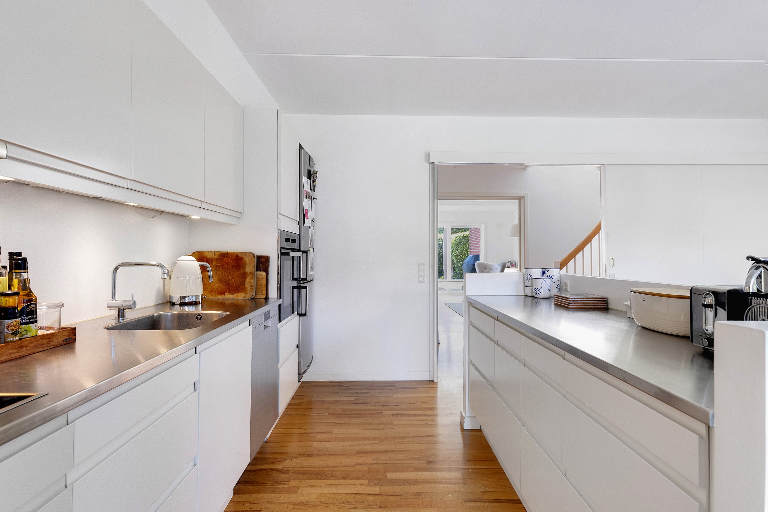 Fremhævet køkken billede i fuldskærmstilstand. Billede af Viggo Jarls Vej 1, Søllerød, 2830 Virum