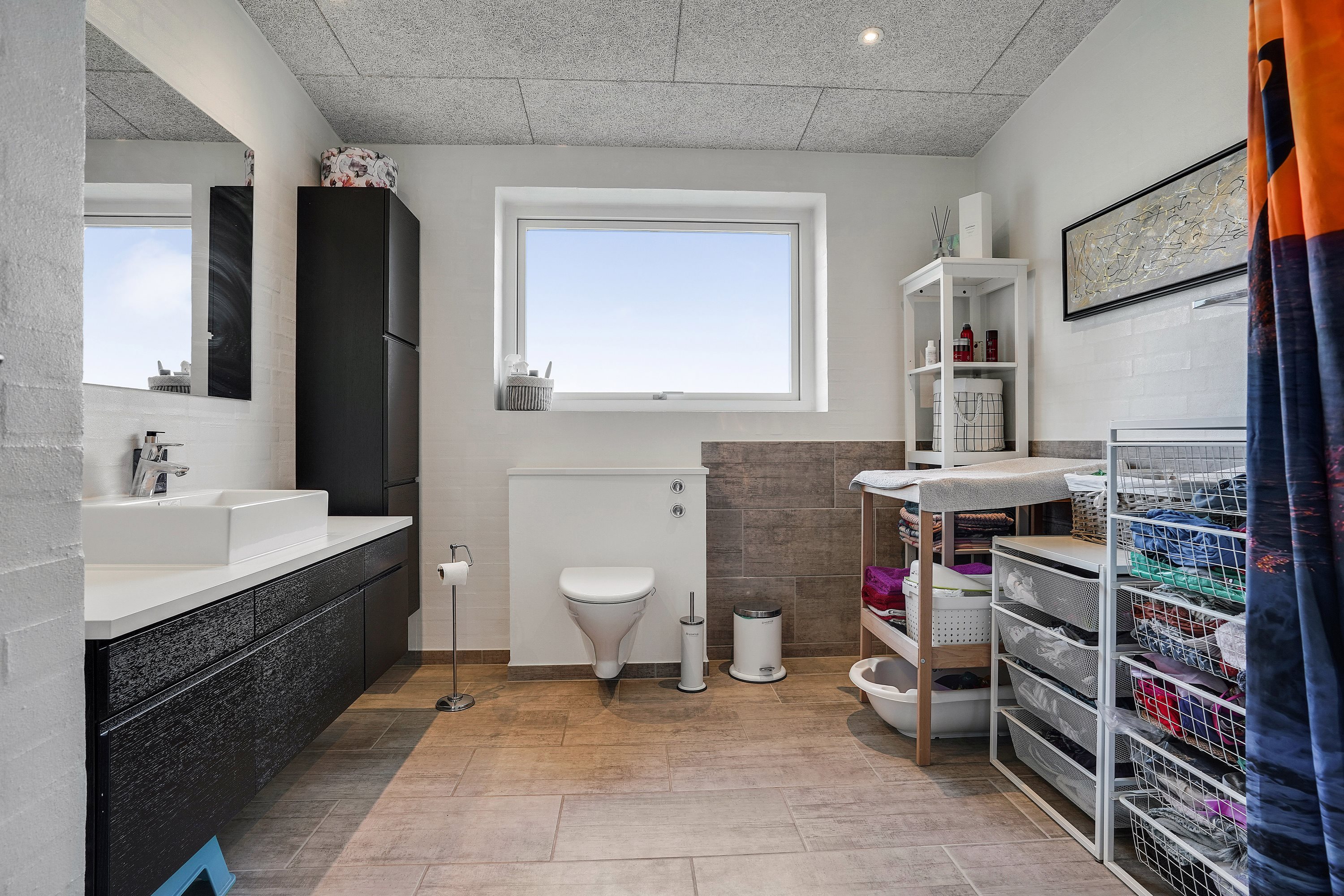 Fremhævet toilet billede i fuldskærmstilstand. Billede af Østervænget 20, 7300 Jelling