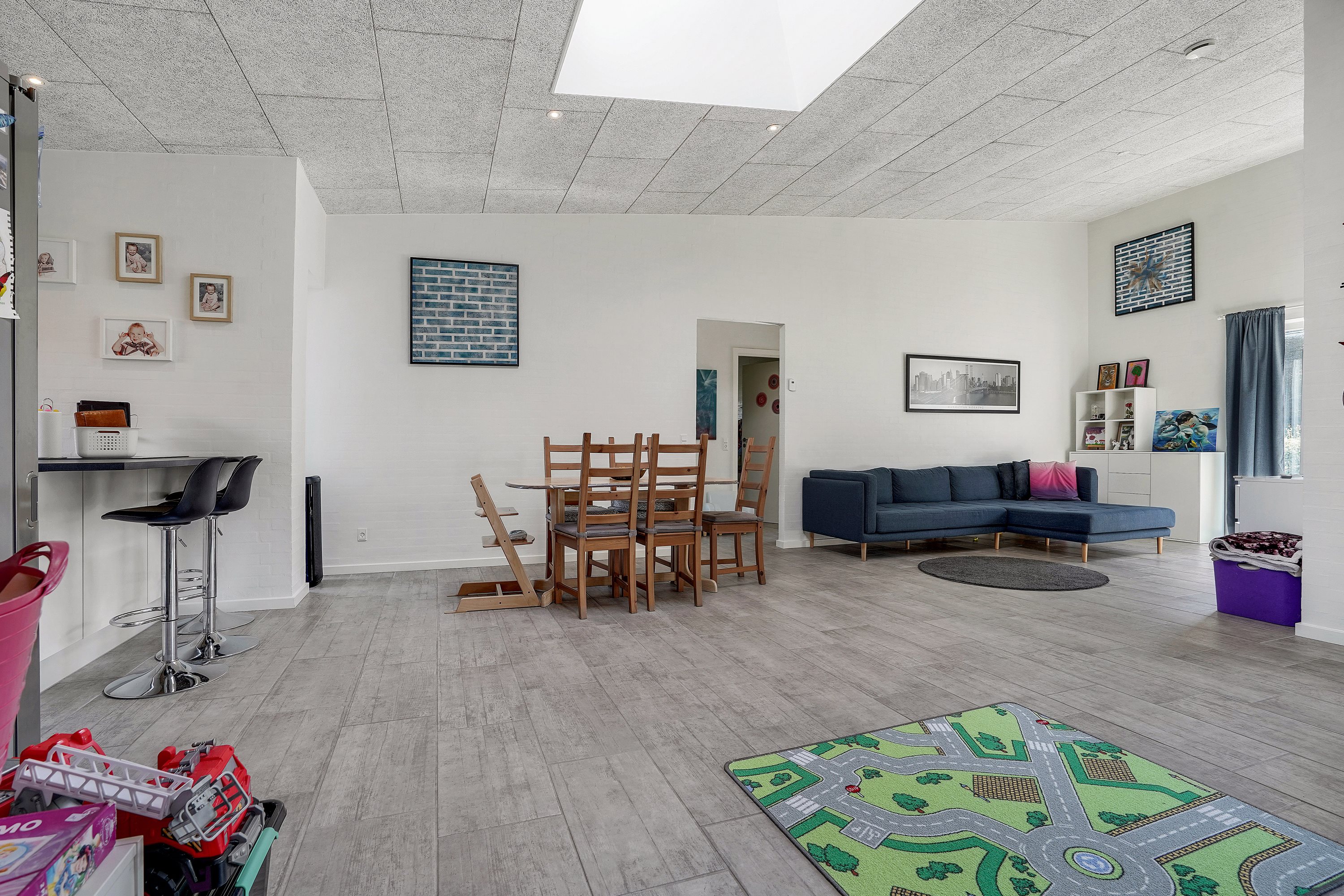 Fremhævet stue billede i fuldskærmstilstand. Billede af Østervænget 20, 7300 Jelling