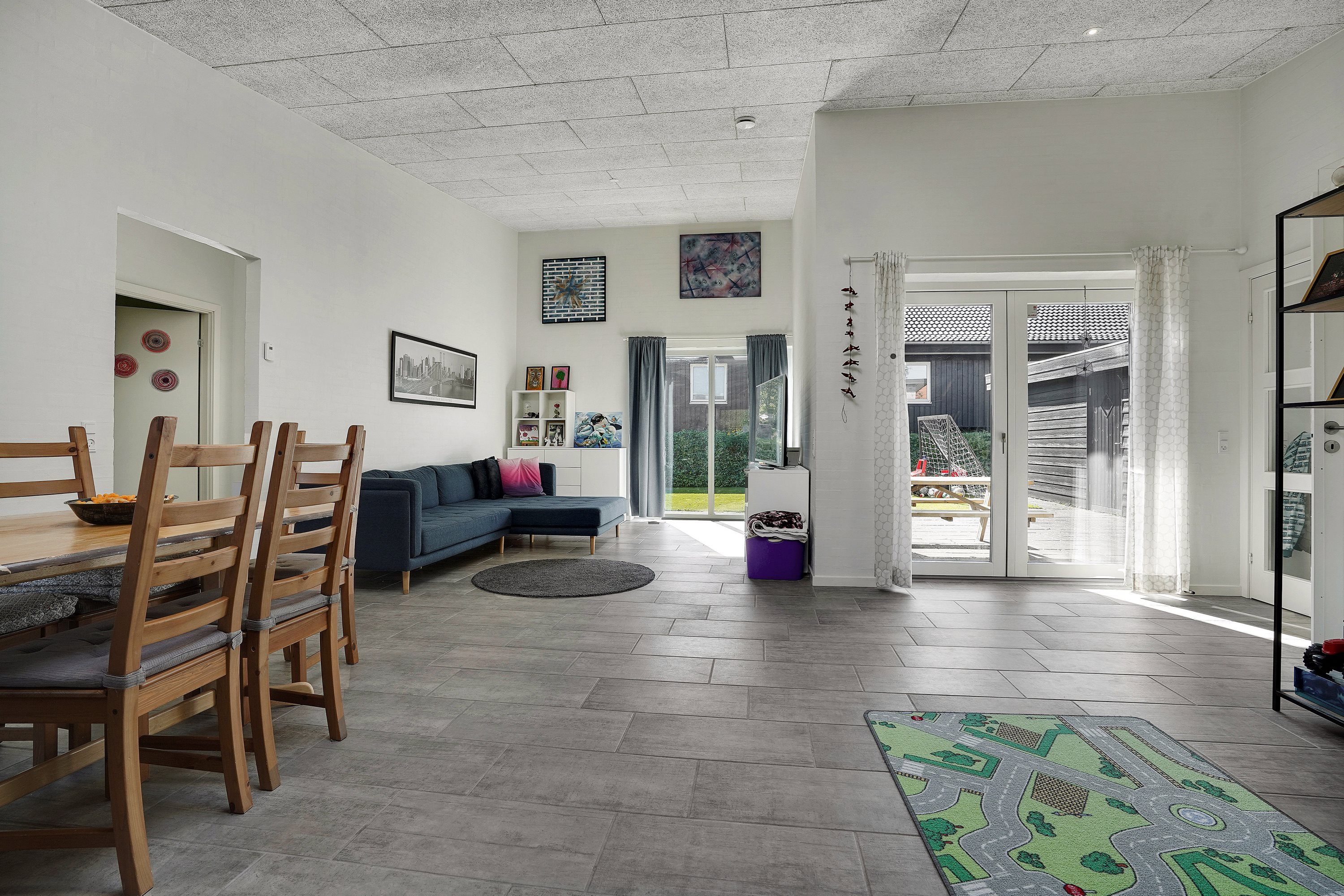 Fremhævet stue billede i fuldskærmstilstand. Billede af Østervænget 20, 7300 Jelling