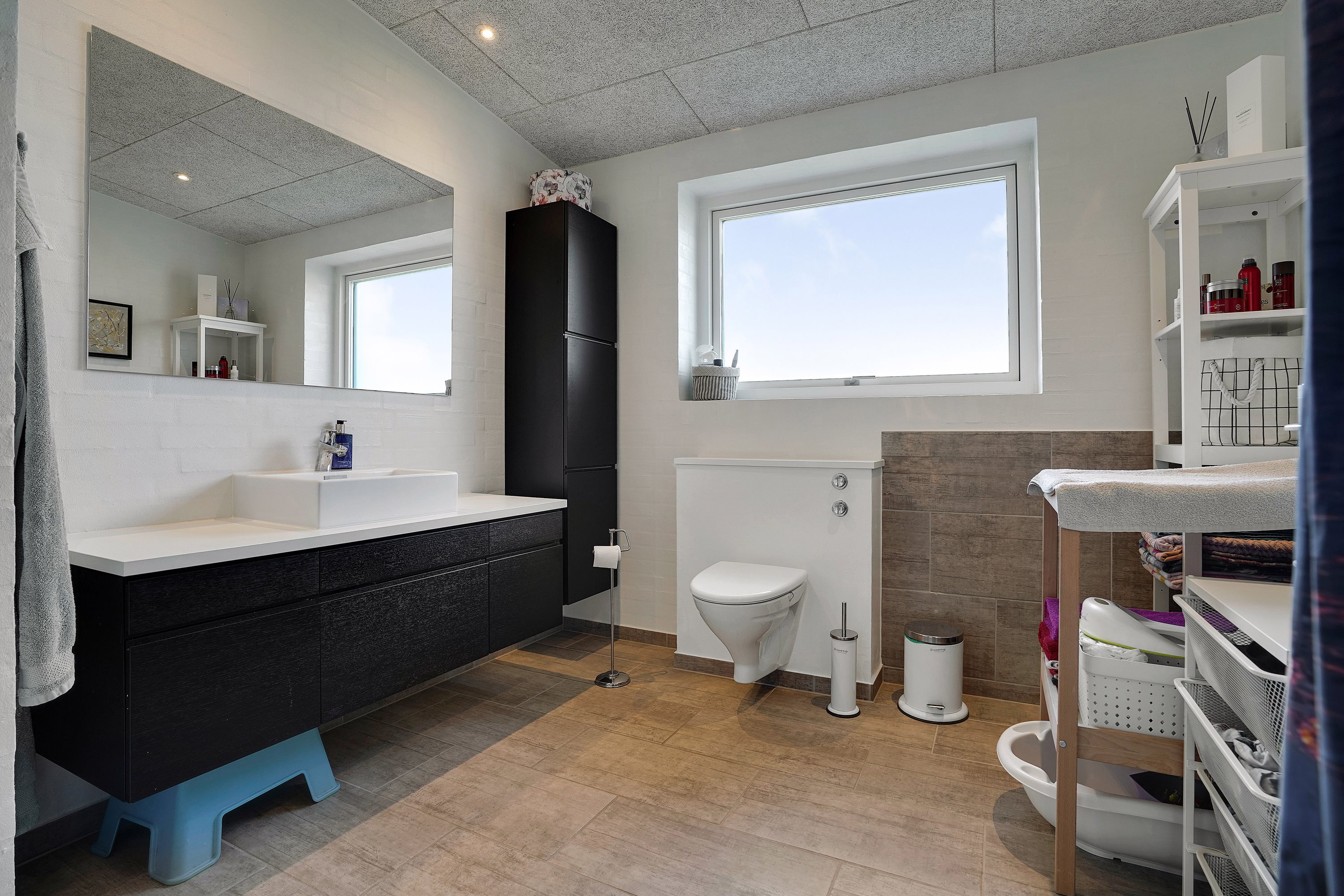 Fremhævet toilet billede i fuldskærmstilstand. Billede af Østervænget 20, 7300 Jelling