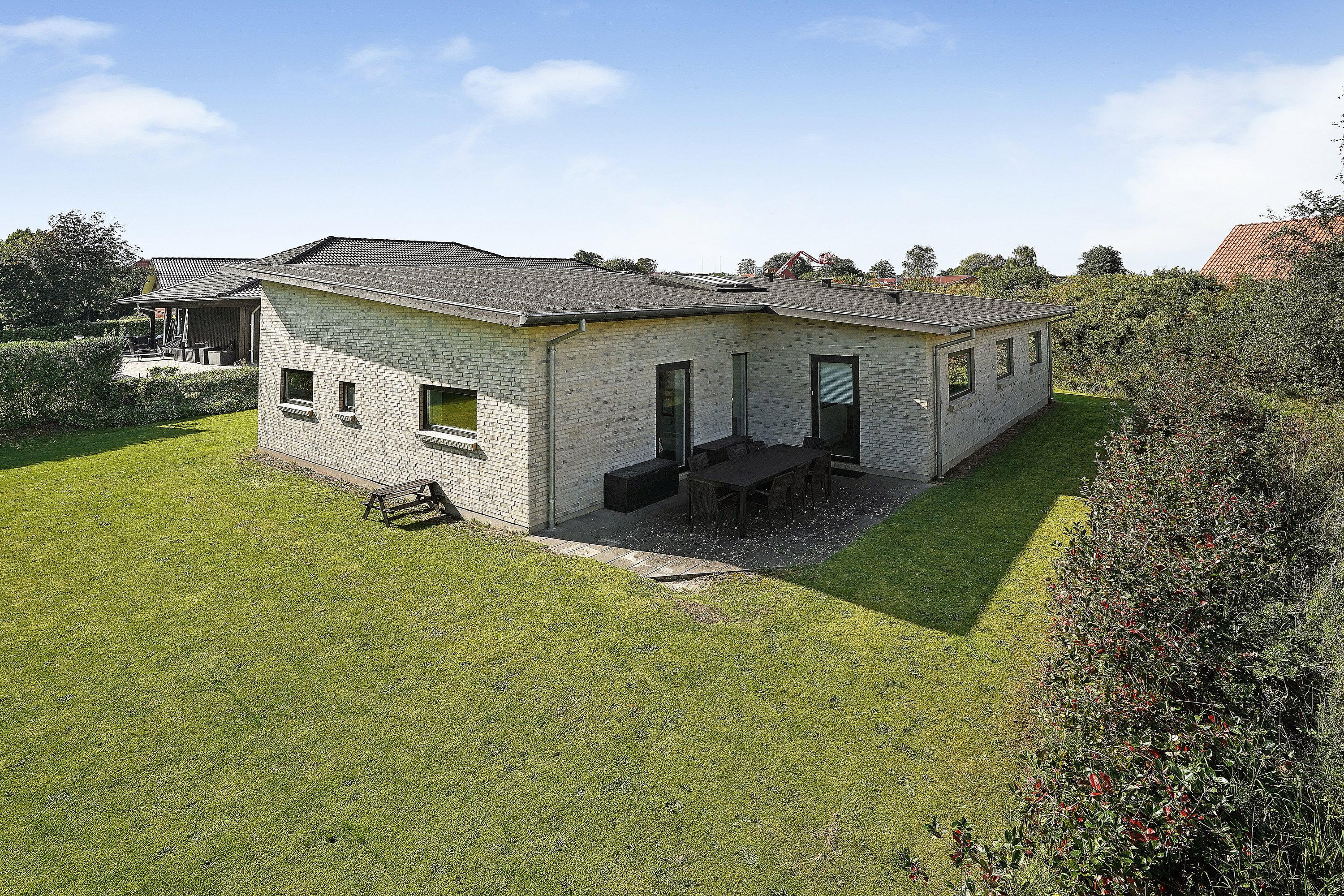 Miniaturebillede 1: ejendommen. Billede af Østervænget 20, 7300 Jelling