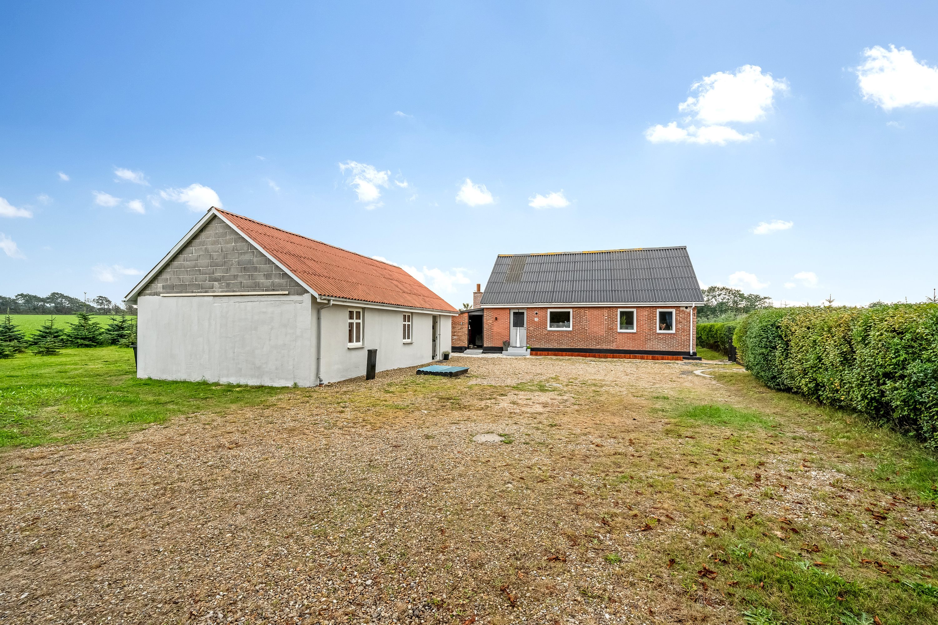 Fremhævet facade billede i fuldskærmstilstand. Billede af Birkelundvej 1, Vorgod Ø, 6920 Videbæk