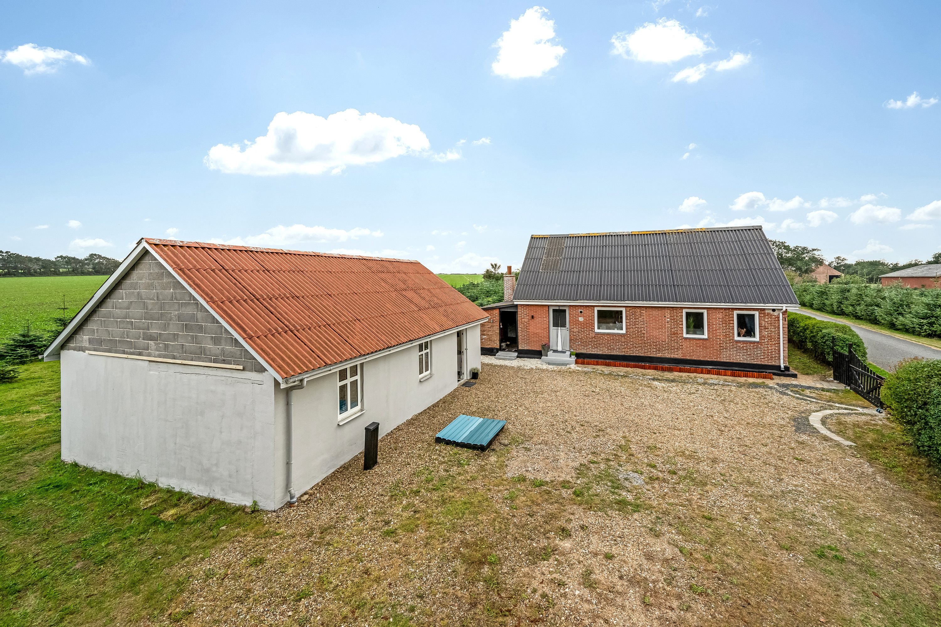 Fremhævet facade billede i fuldskærmstilstand. Billede af Birkelundvej 1, Vorgod Ø, 6920 Videbæk