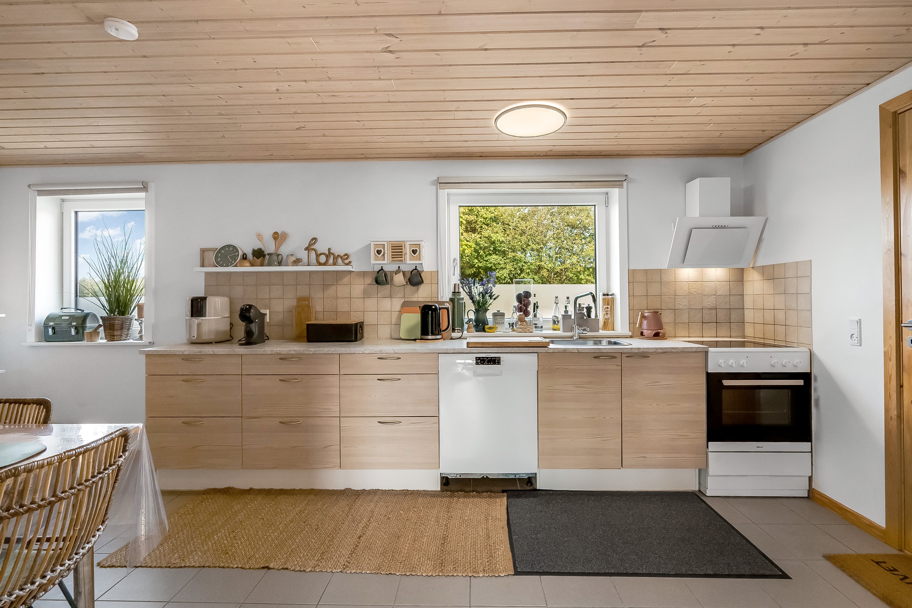 Fremhævet køkken alrum billede i fuldskærmstilstand. Billede af Birkelundvej 1, Vorgod Ø, 6920 Videbæk