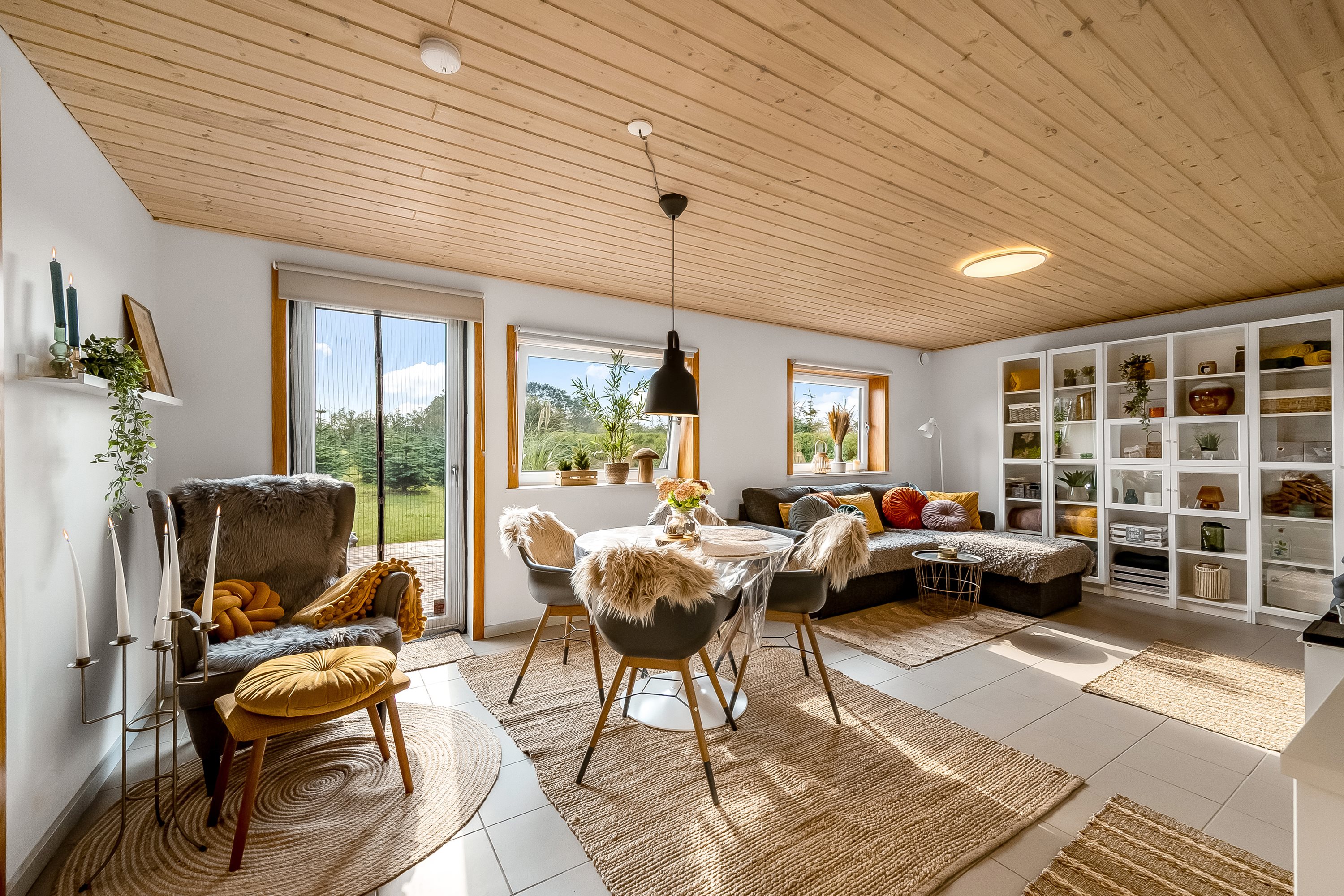 Fremhævet stue billede i fuldskærmstilstand. Billede af Birkelundvej 1, Vorgod Ø, 6920 Videbæk