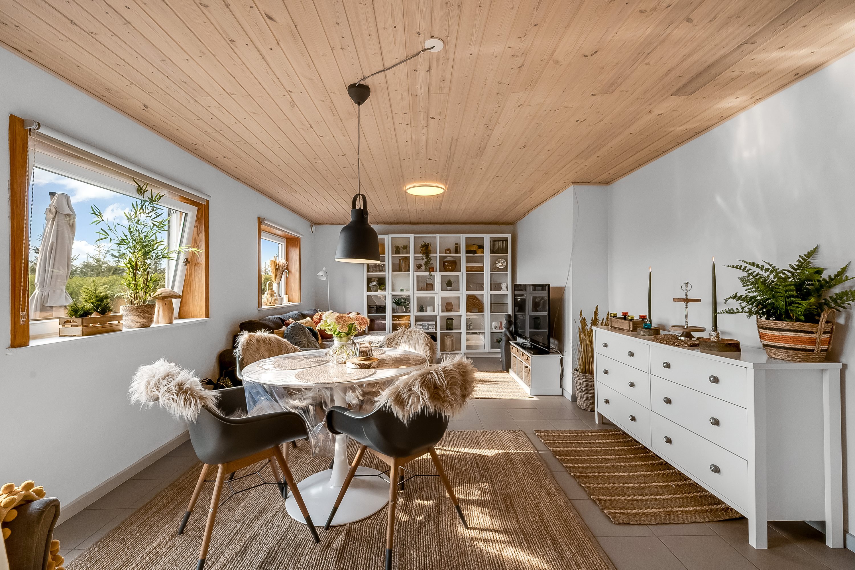 Fremhævet stue billede i fuldskærmstilstand. Billede af Birkelundvej 1, Vorgod Ø, 6920 Videbæk